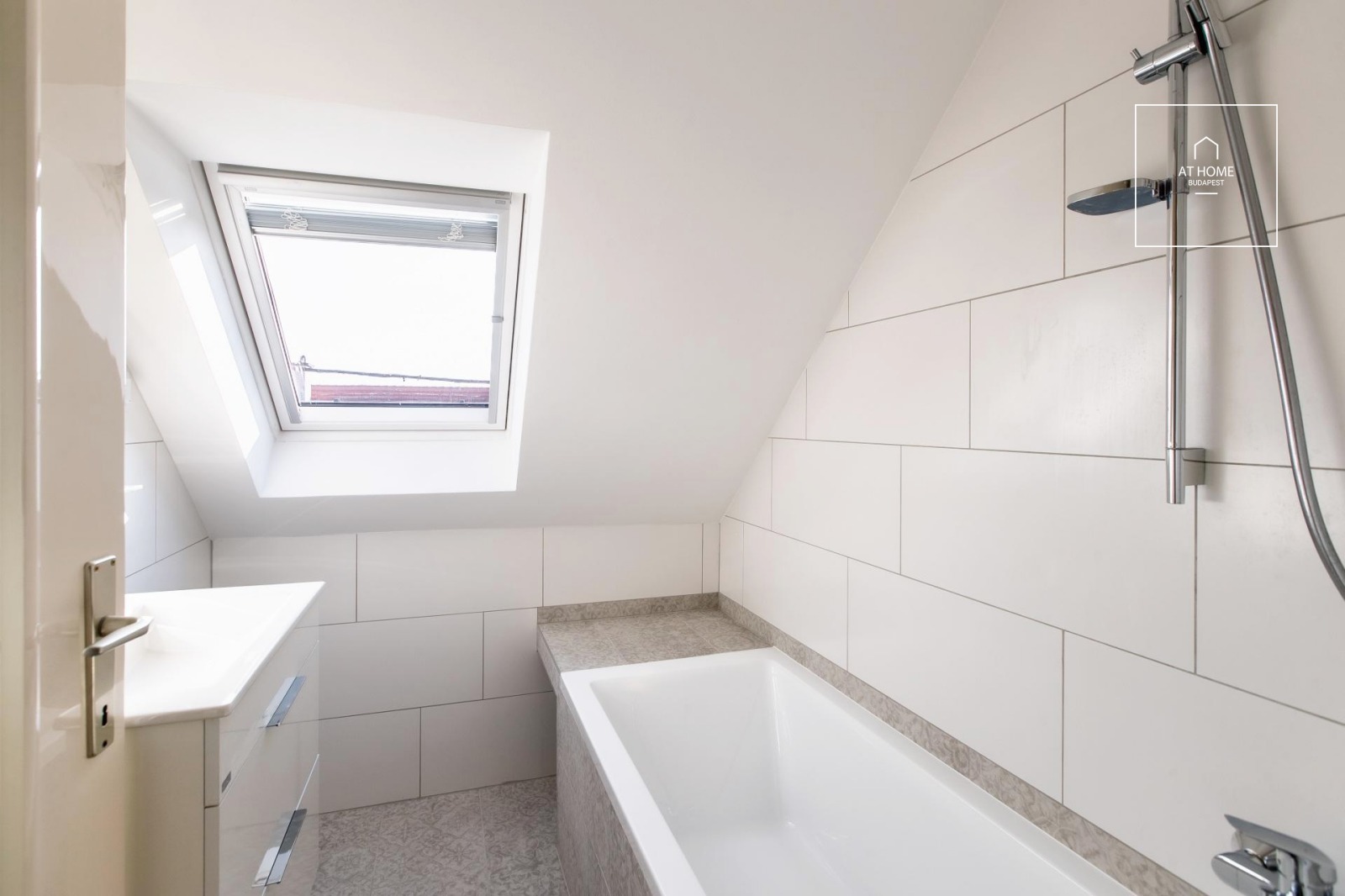 Luxury Semi-Detached House for Rent on the Border of Sasad and Sashegy, District XI, Budapest