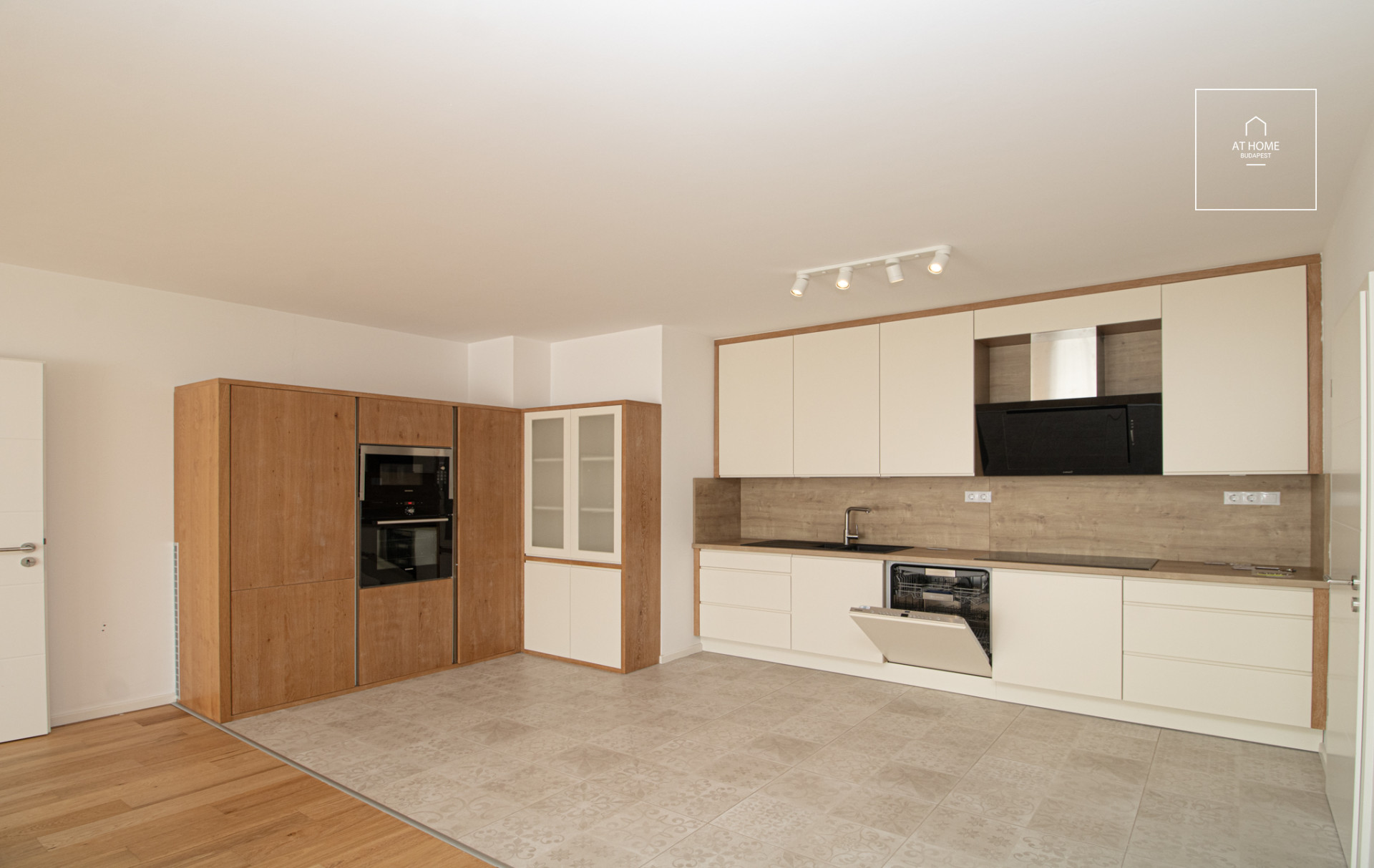 Modern 120 sqm, 3-bedroom apartment in District I