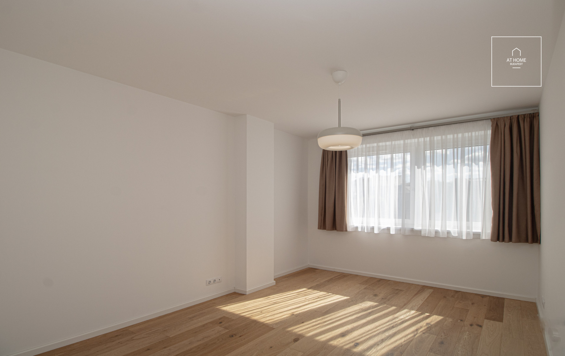 Modern 120 nm-es 3 hálószobás lakás az I. kerületben