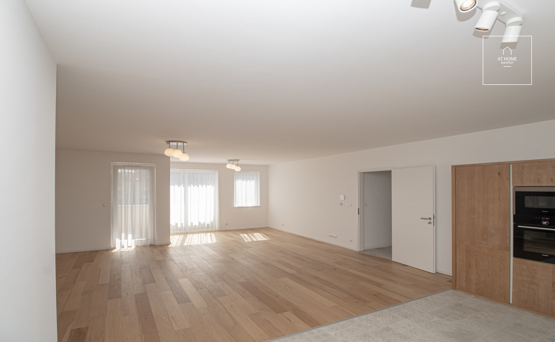 Modern 120 nm-es 3 hálószobás lakás az I. kerületben