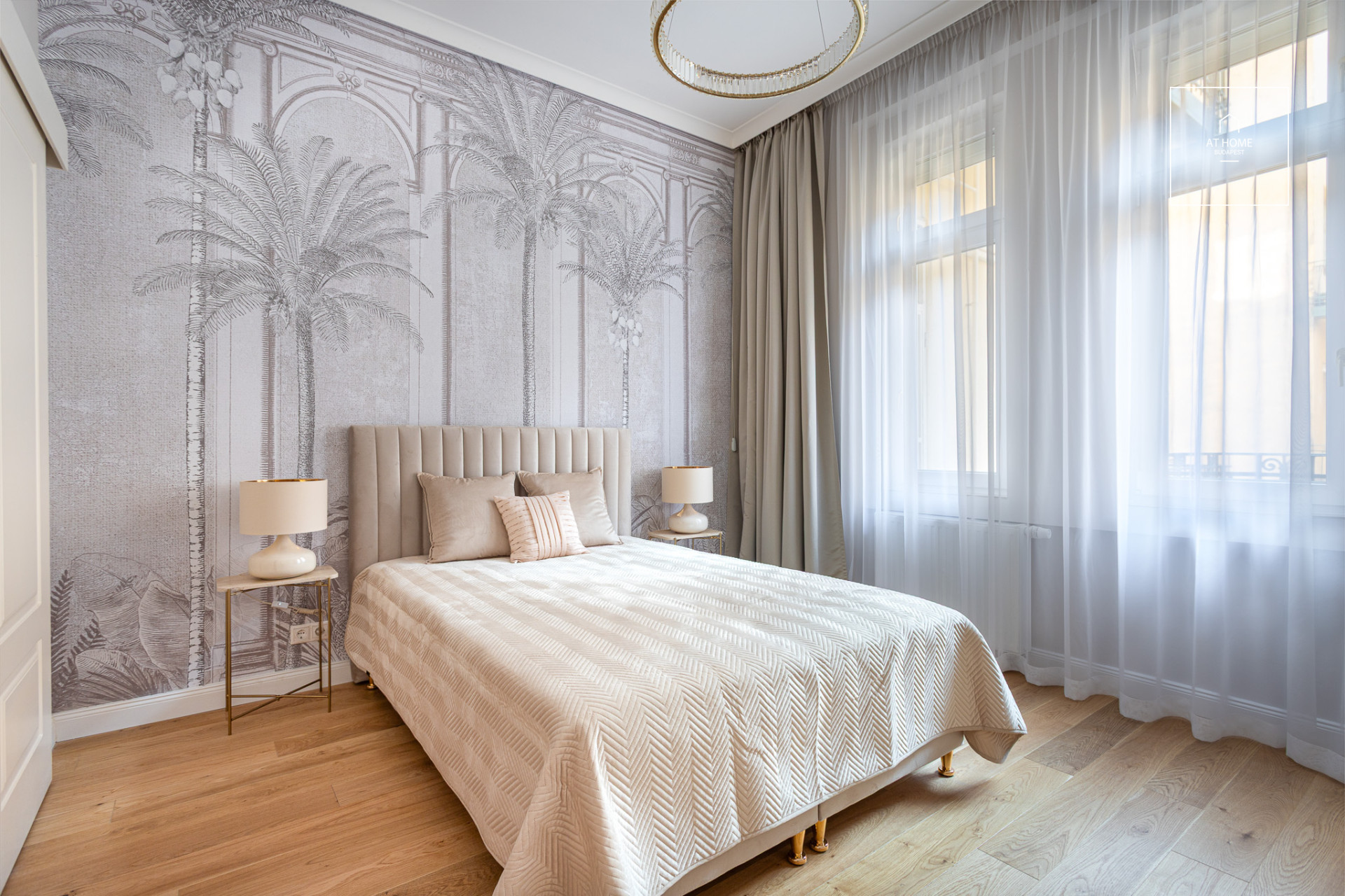 Renovated 89 sqm premium apartment with 2 bedrooms for sale in Downtown Budapest