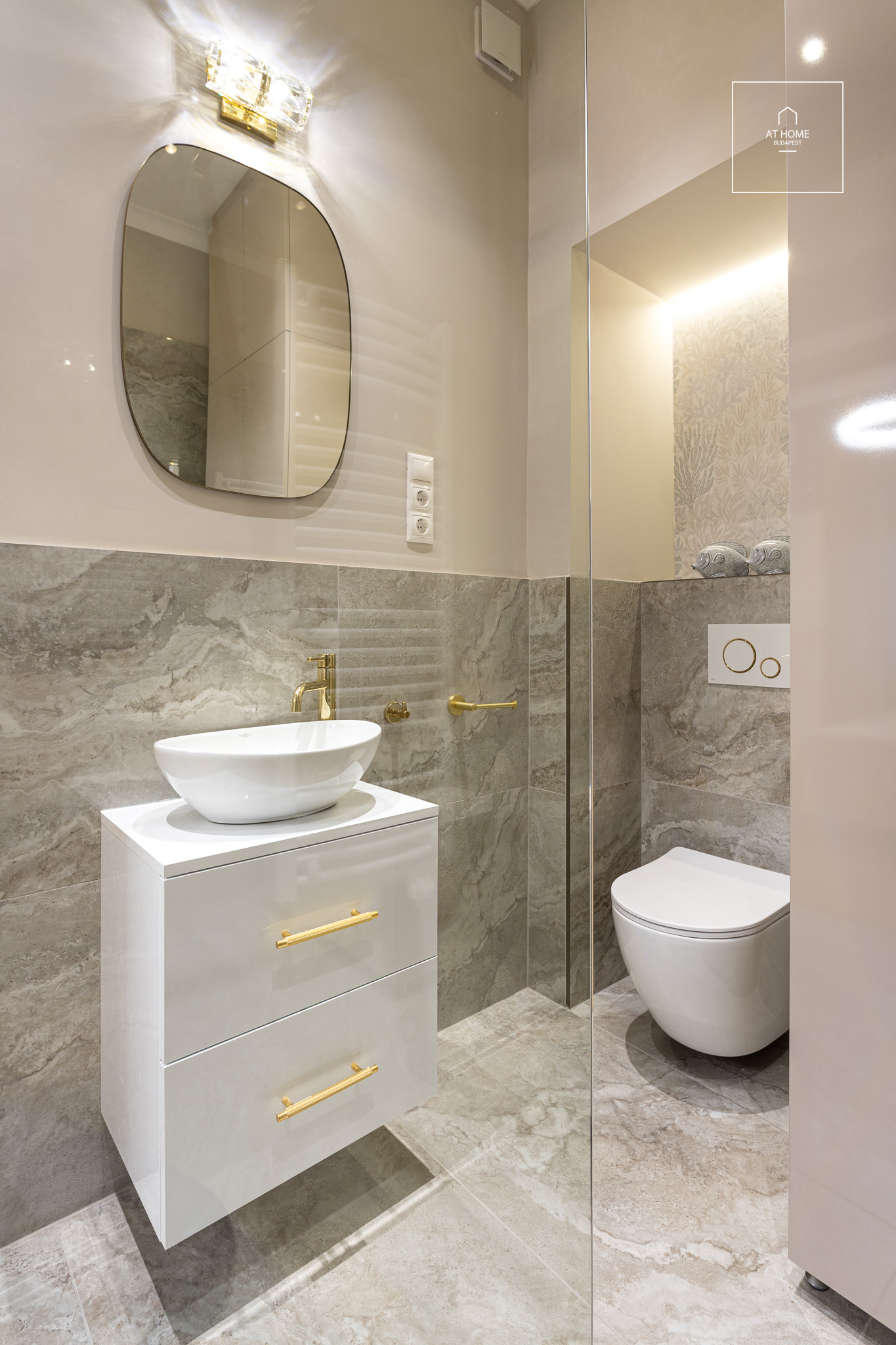 Renovated 89 sqm premium apartment with 2 bedrooms for sale in Downtown Budapest