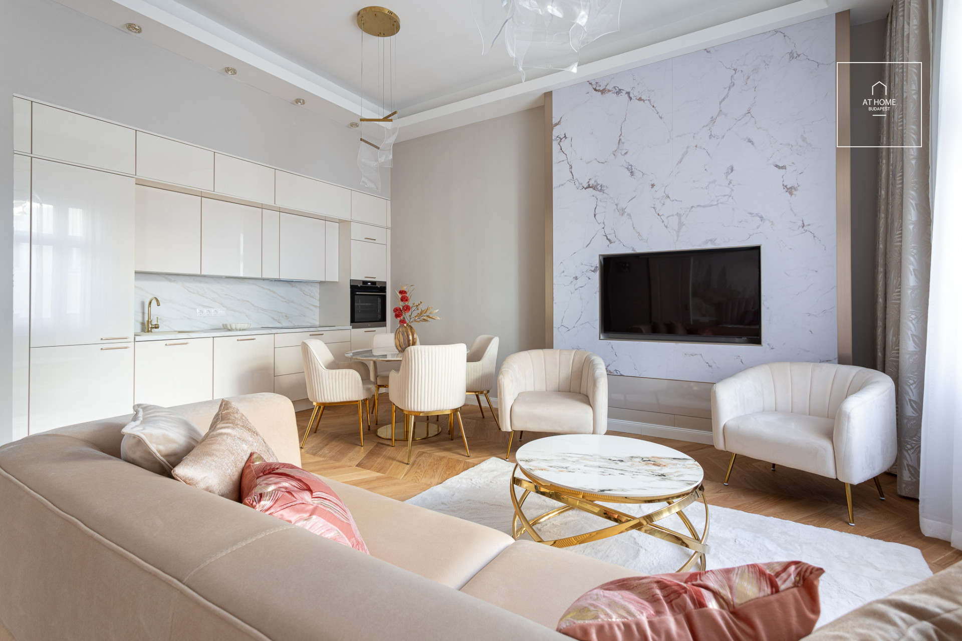 Renovated 89 sqm premium apartment with 2 bedrooms for sale in Downtown Budapest