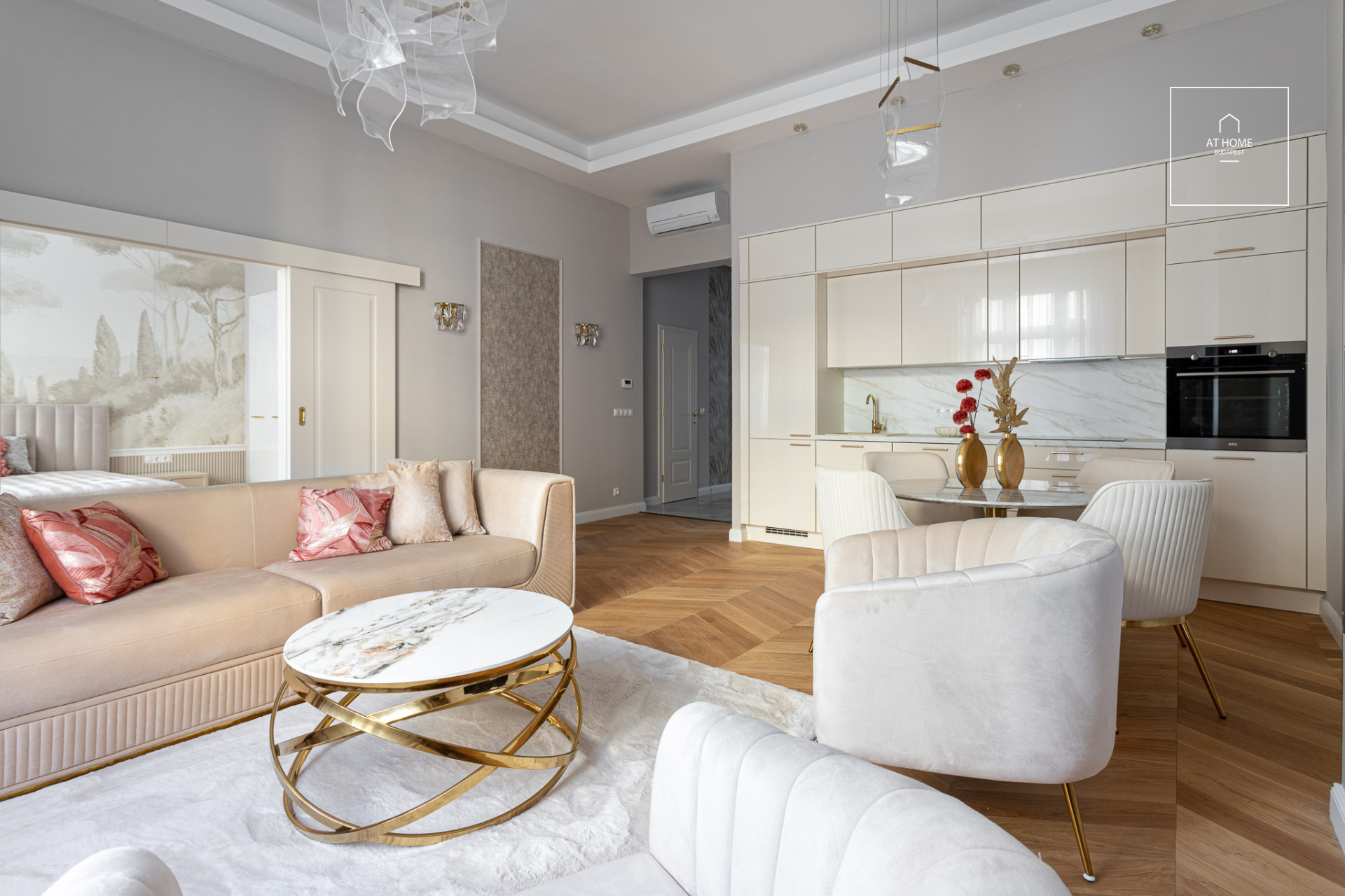 Renovated 89 sqm premium apartment with 2 bedrooms for sale in Downtown Budapest