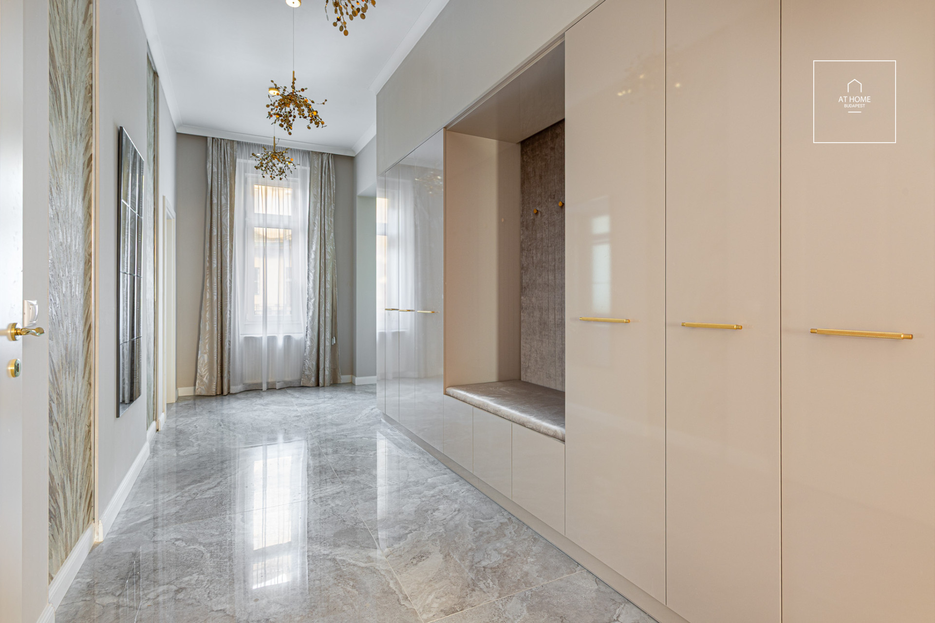 Renovated 89 sqm premium apartment with 2 bedrooms for sale in Downtown Budapest