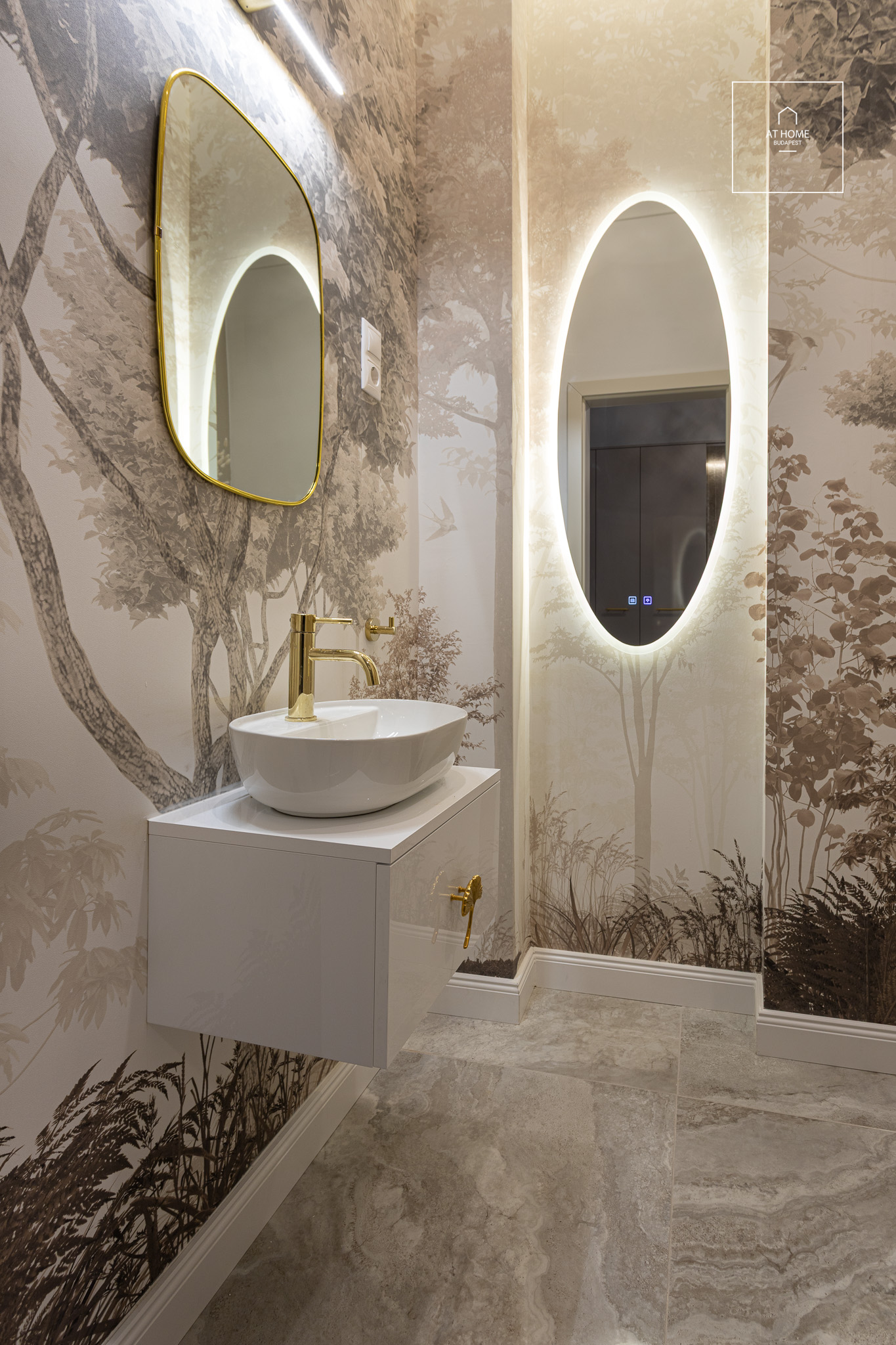 Renovated 89 sqm premium apartment with 2 bedrooms for sale in Downtown Budapest