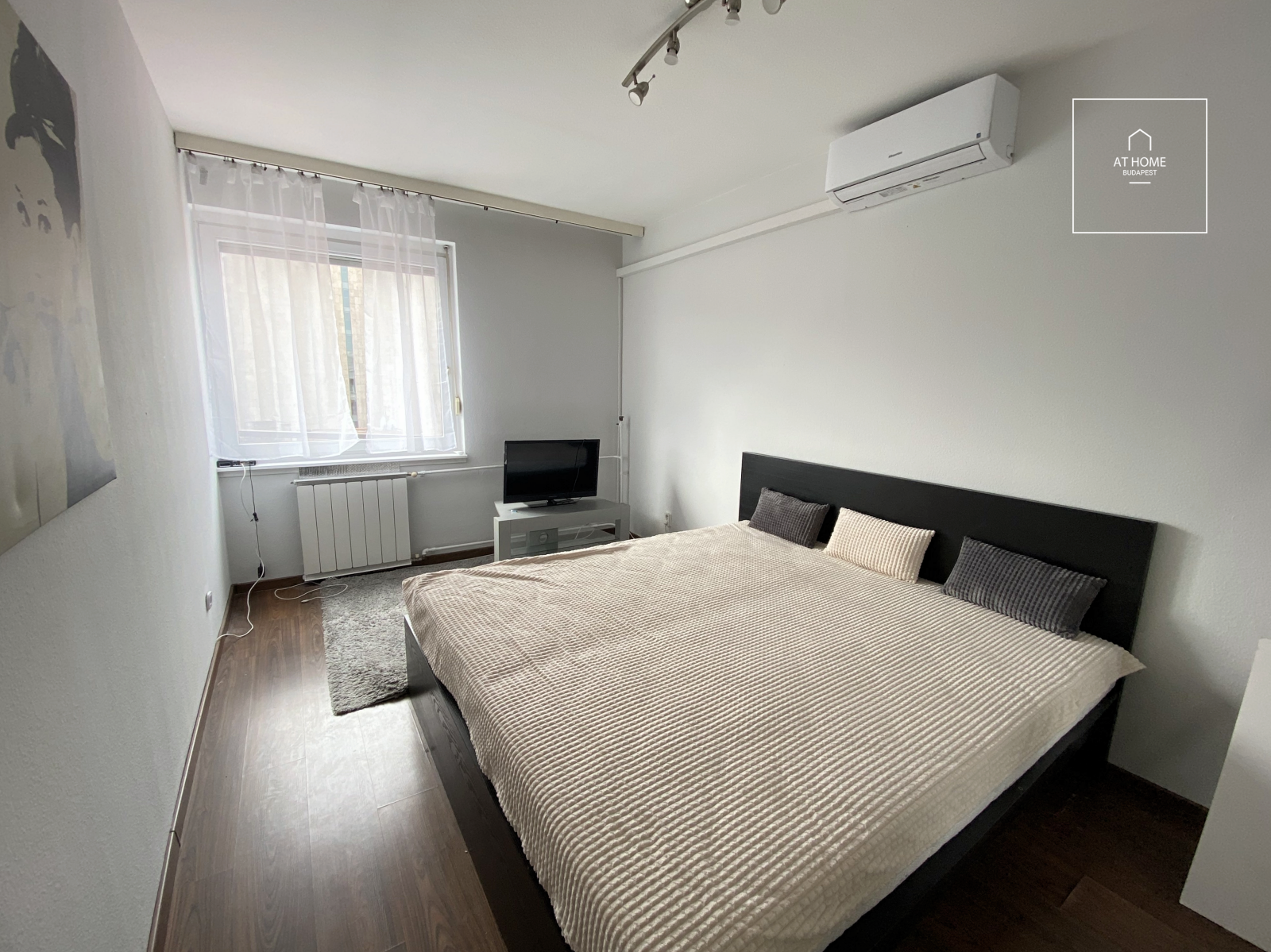 Renovated one-bedroom apartment with panoramic views in the City Center