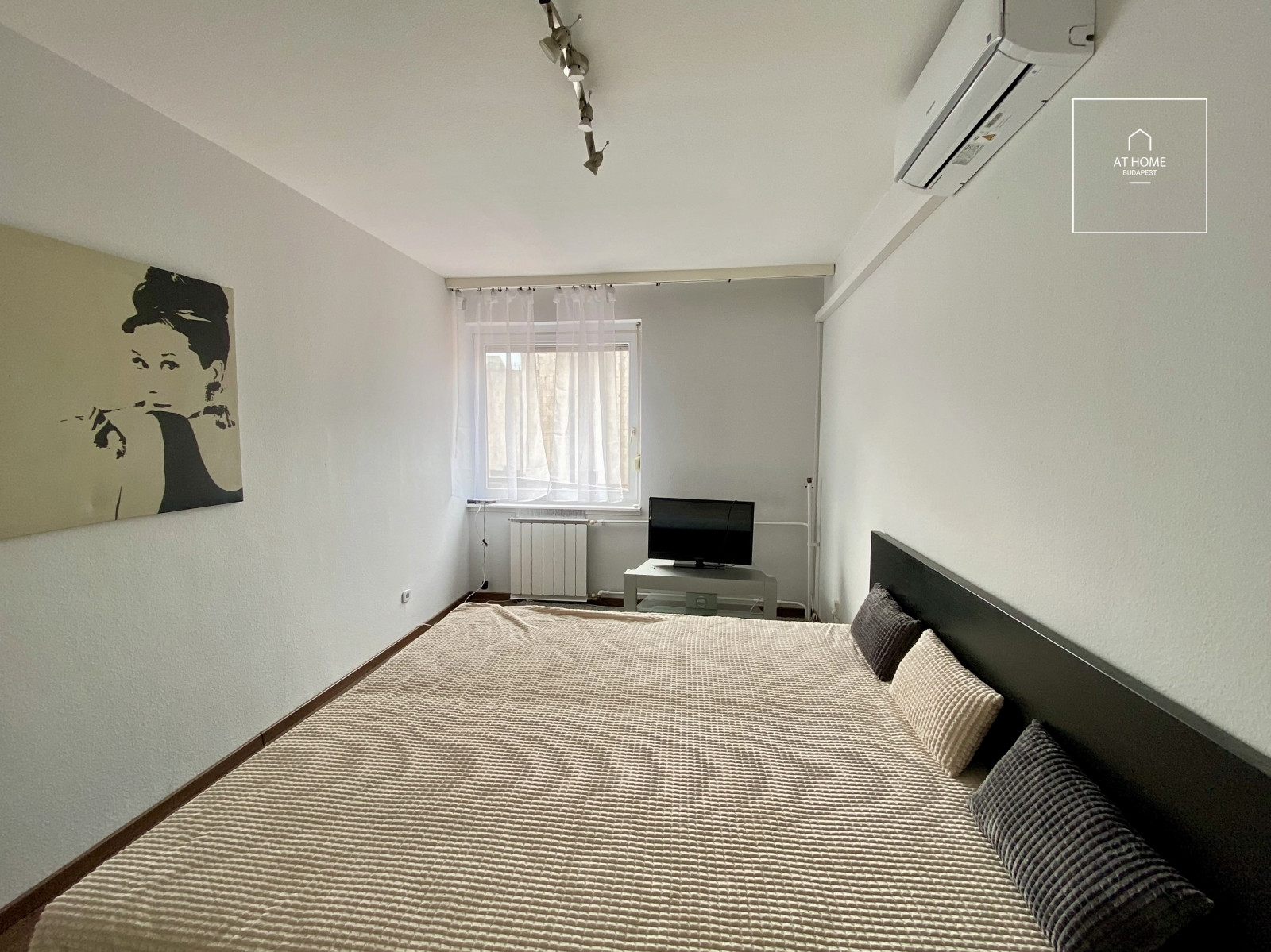 Renovated one-bedroom apartment with panoramic views in the City Center