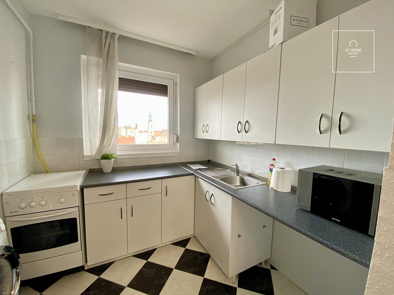 Renovated one-bedroom apartment with panoramic views in the City Center