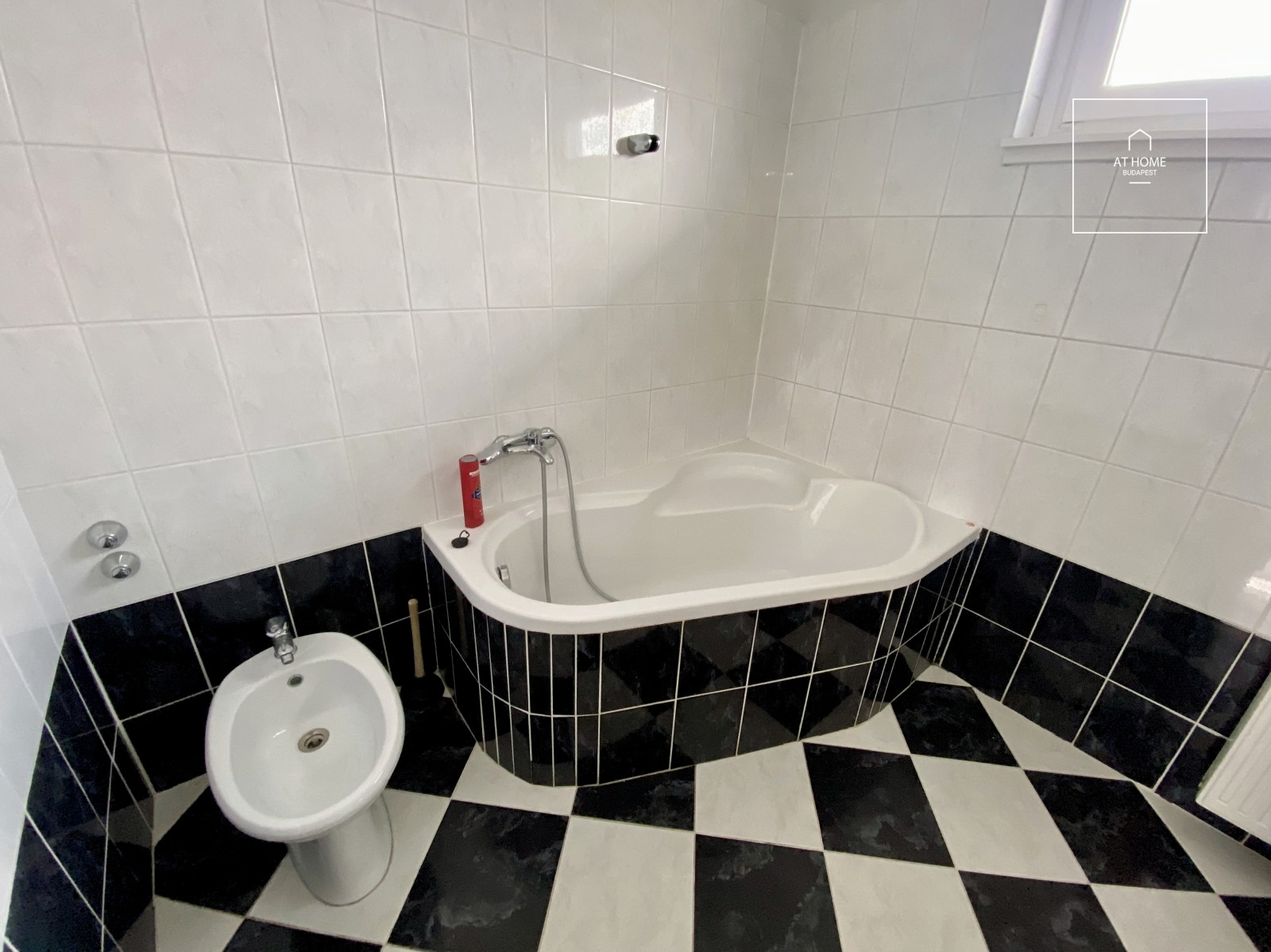 Renovated one-bedroom apartment with panoramic views in the City Center