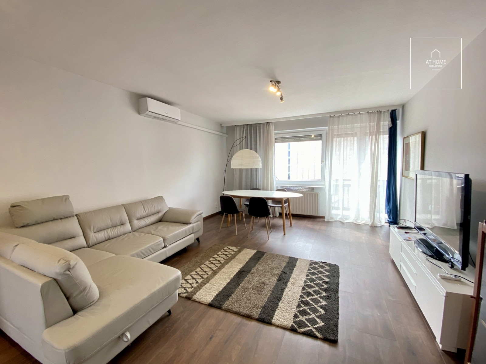 Felújított egy hálószobás panorámás lakás a Belvárosban