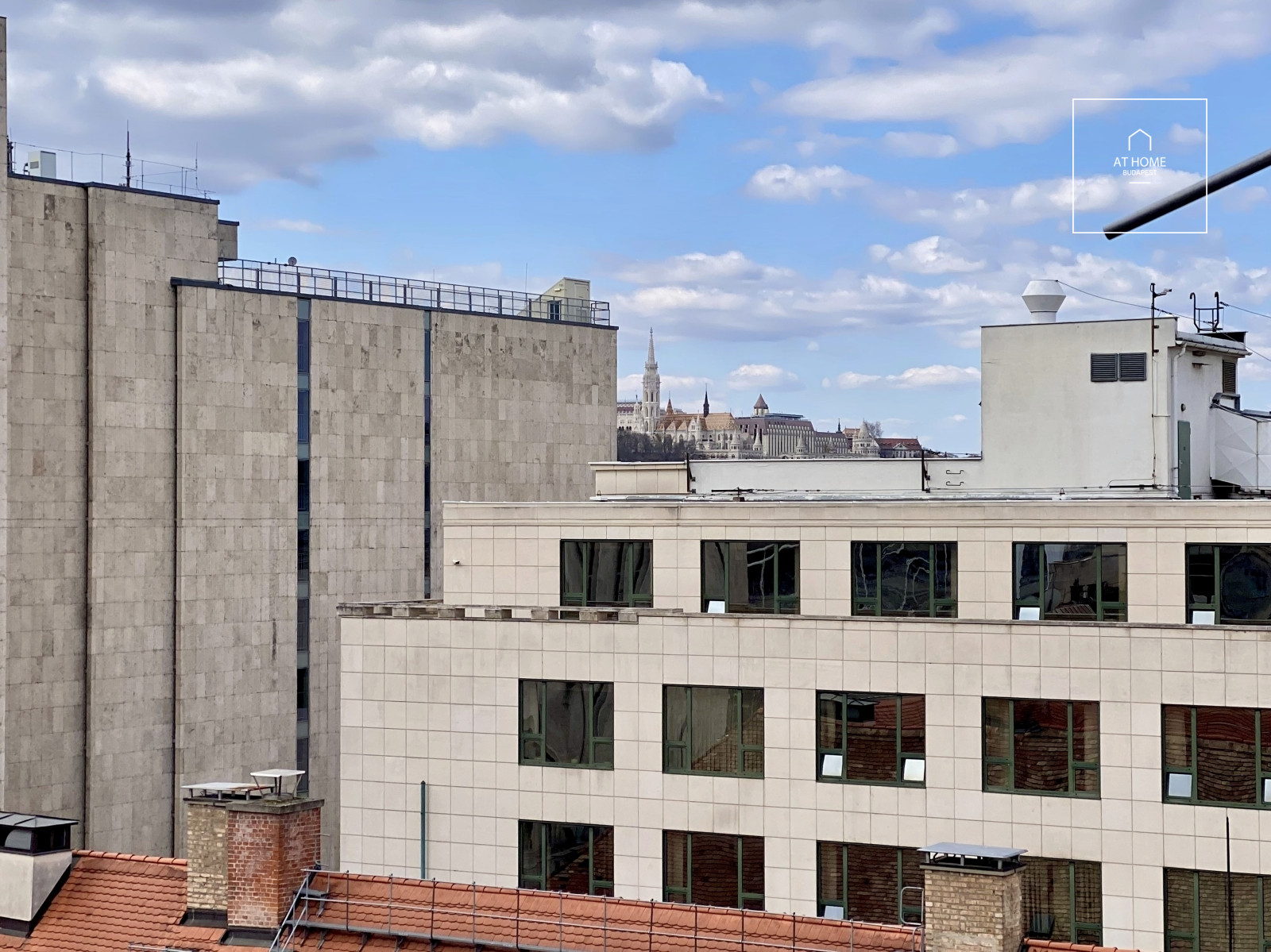 Renovated one-bedroom apartment with panoramic views in the City Center