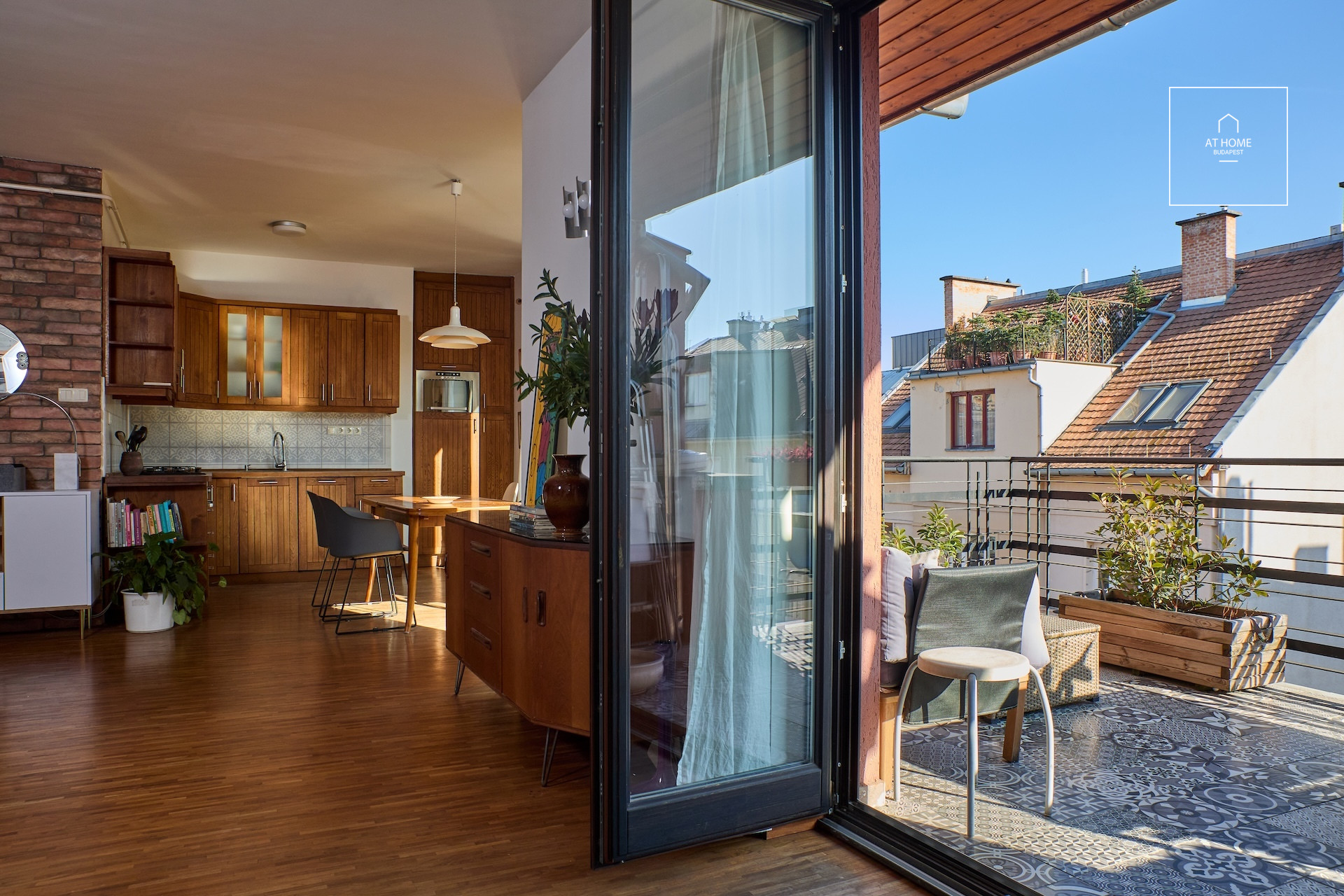 Apartment for rent in the 13th district, in Újlipótváros, with 2 bedrooms and a terrace