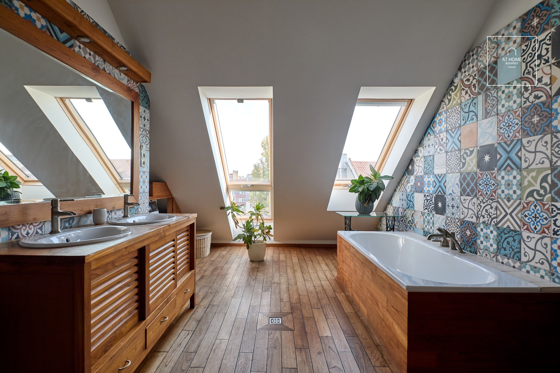 Apartment for rent in the 13th district, in Újlipótváros, with 2 bedrooms and a terrace