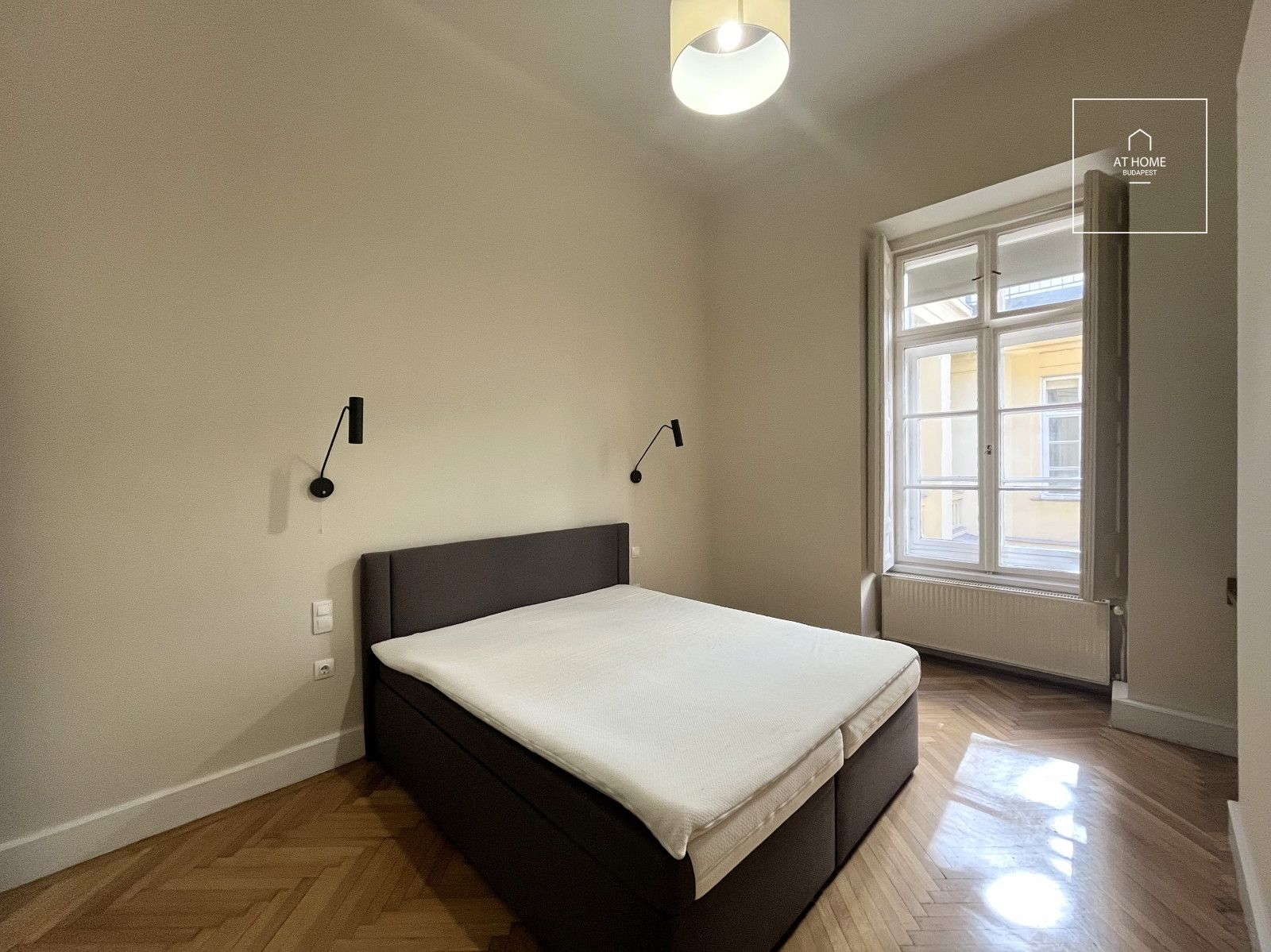 Eladó tágas, elegáns lakás a Bazilika szomszédságában – Budapest V. kerület