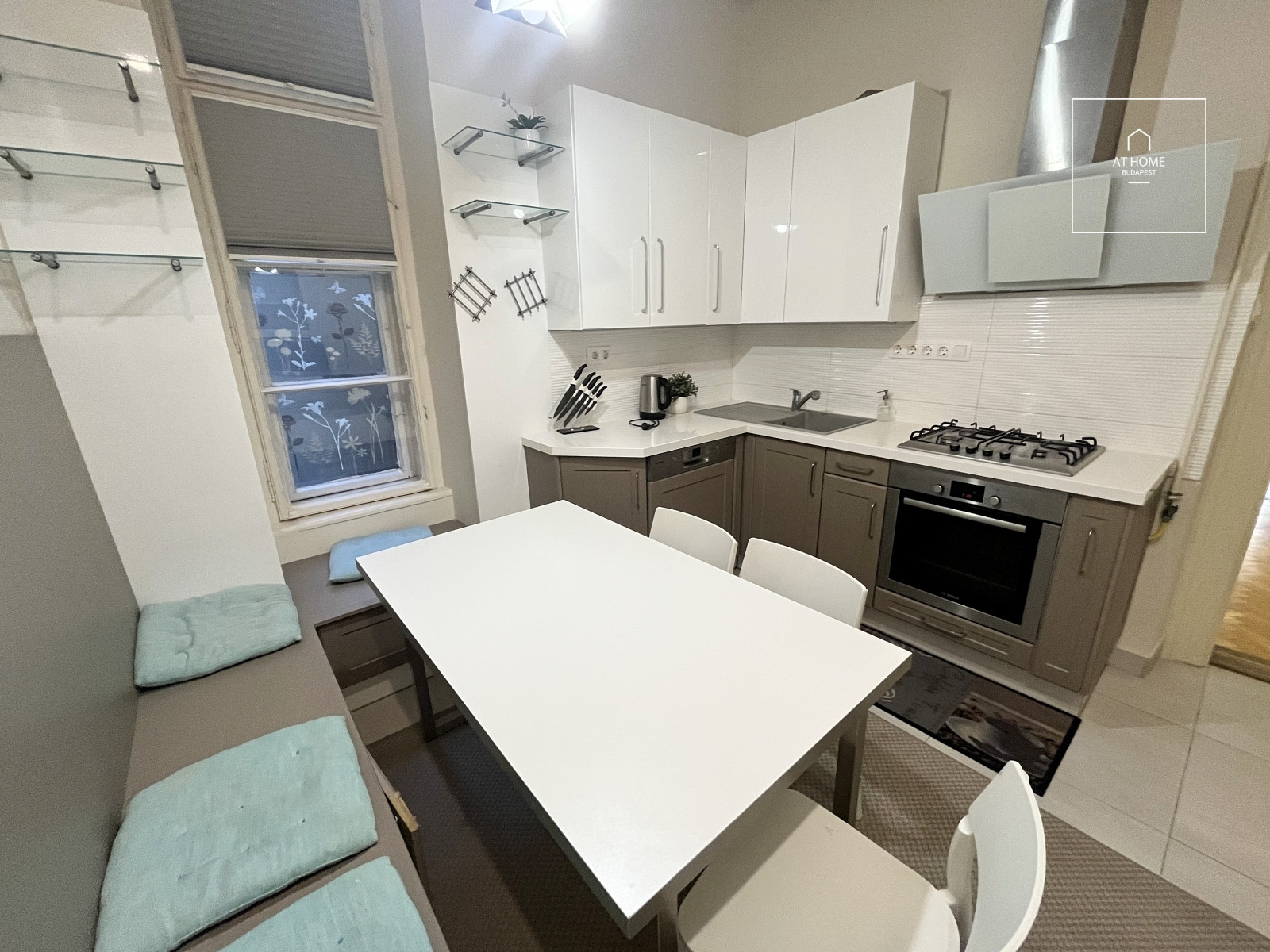 Spacious, Elegant Apartment for Sale Next to the Basilica – Budapest, District V