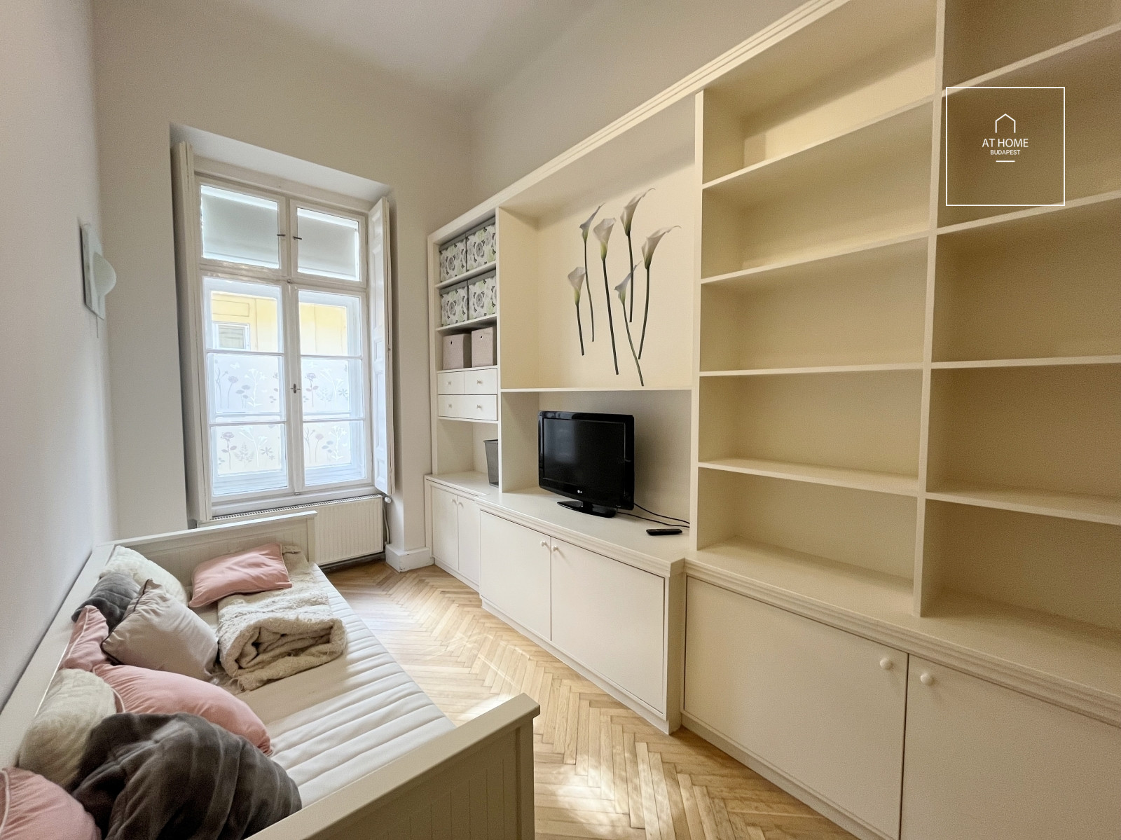 Spacious, Elegant Apartment for Sale Next to the Basilica – Budapest, District V