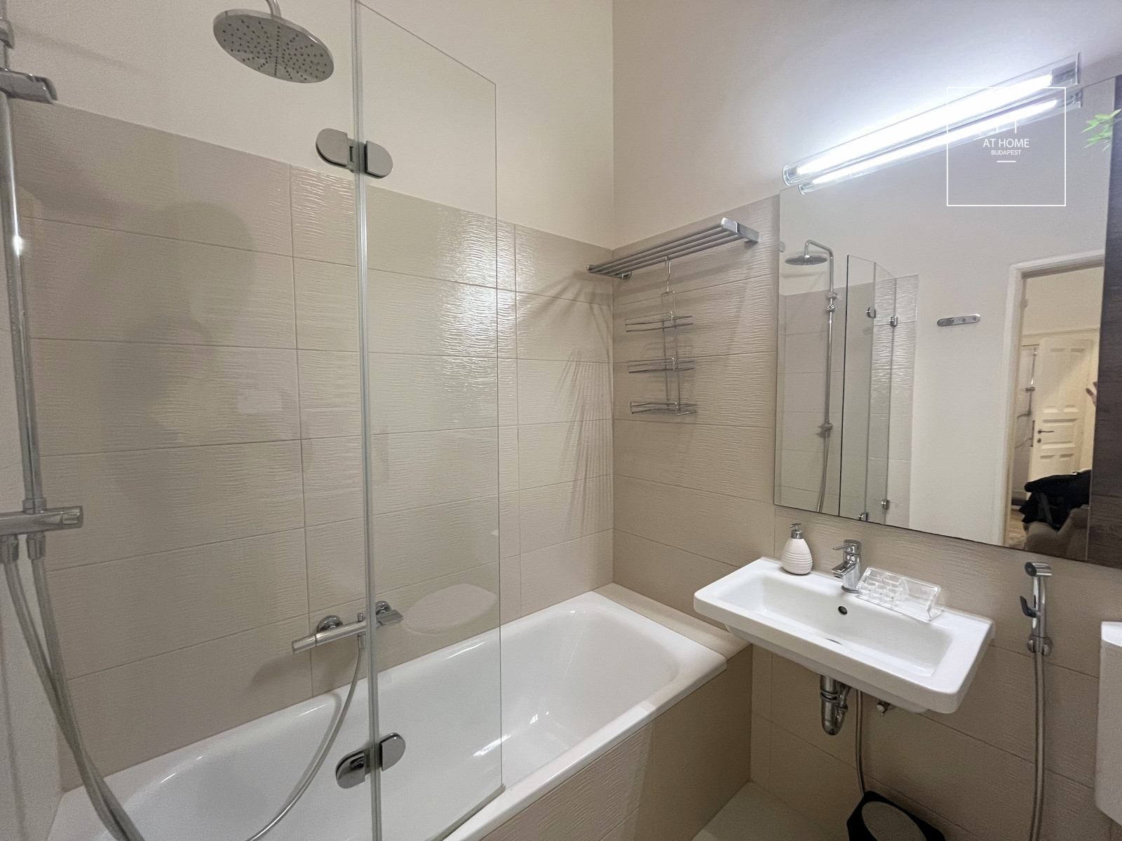 Spacious, Elegant Apartment for Sale Next to the Basilica – Budapest, District V