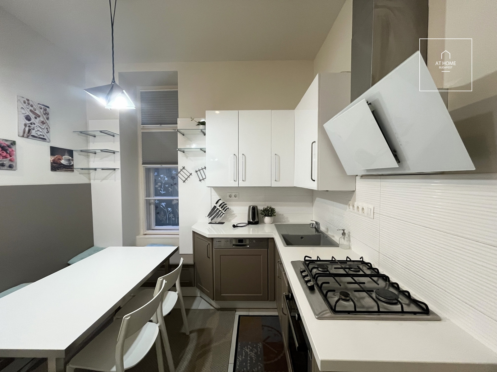 Spacious, Elegant Apartment for Sale Next to the Basilica – Budapest, District V