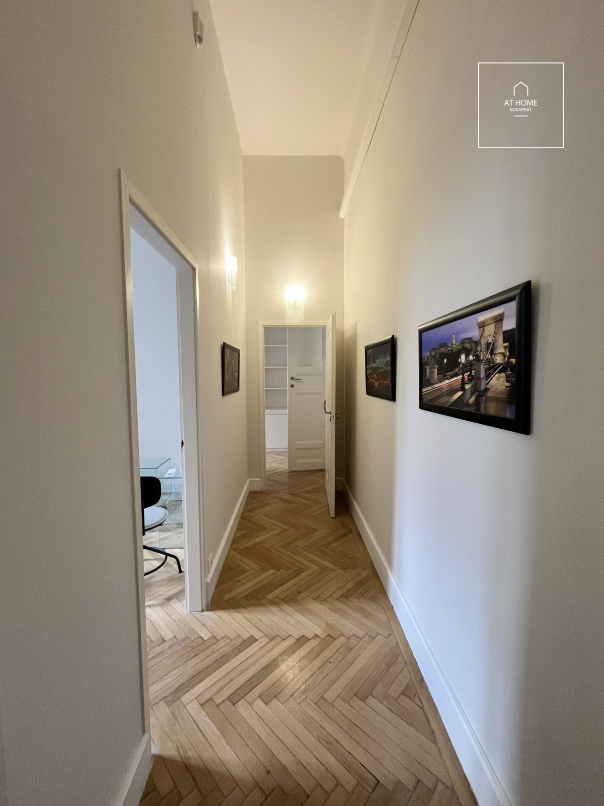 Eladó tágas, elegáns lakás a Bazilika szomszédságában – Budapest V. kerület