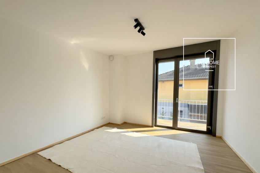 Newly built 180 sqm luxury family house in the green area of District II/A