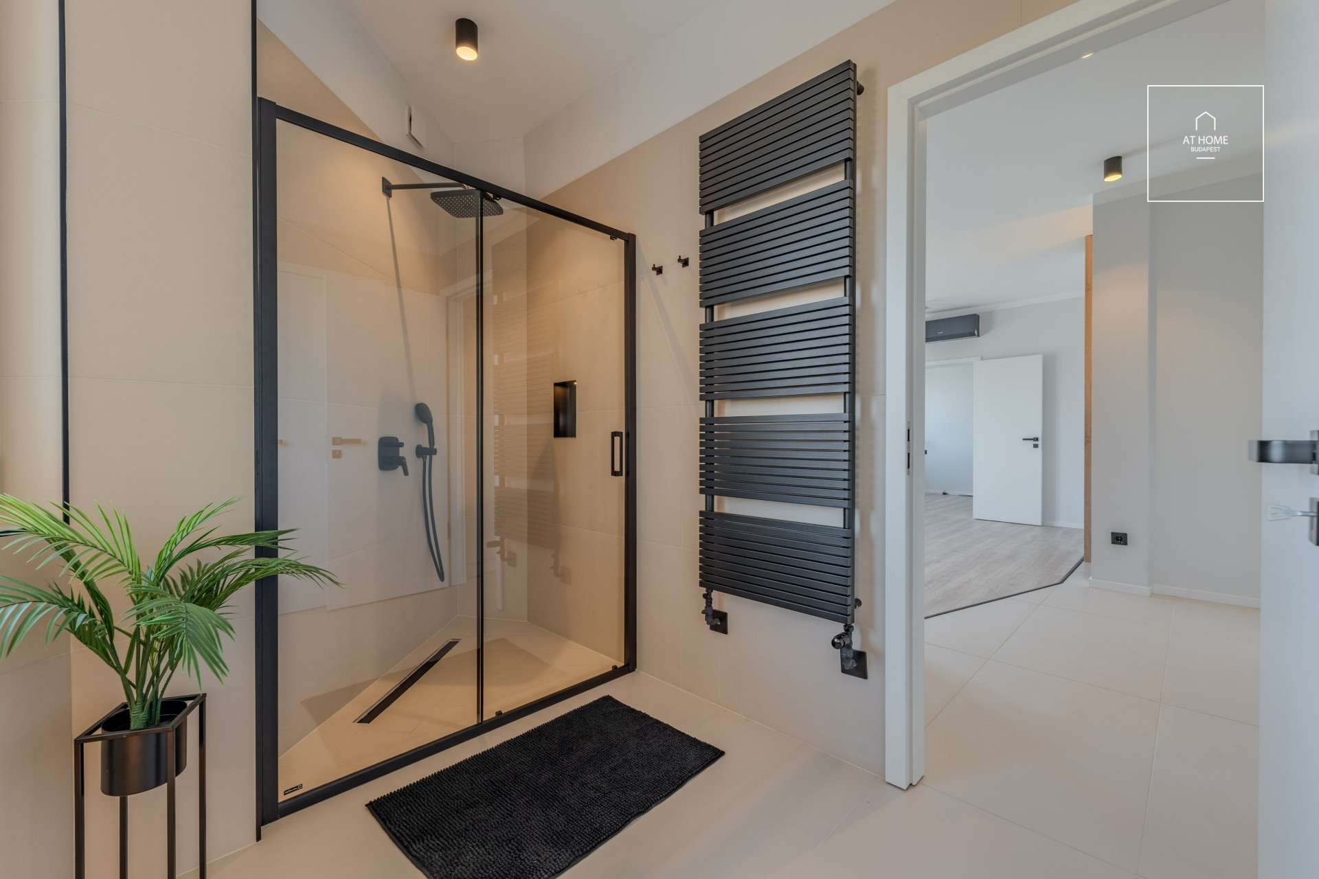 Luxury penthouse apartment with a huge panoramic terrace – District II, Országút, Budapest