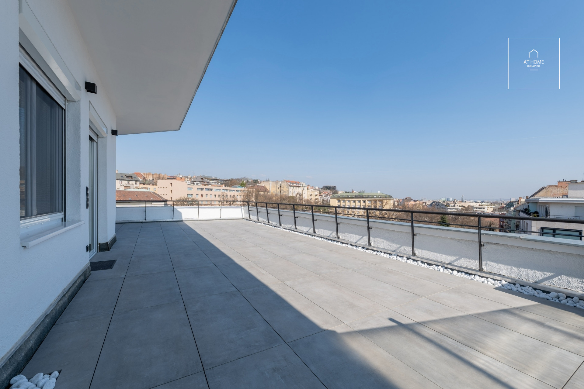 Luxury penthouse apartment with a huge panoramic terrace – District II, Országút, Budapest