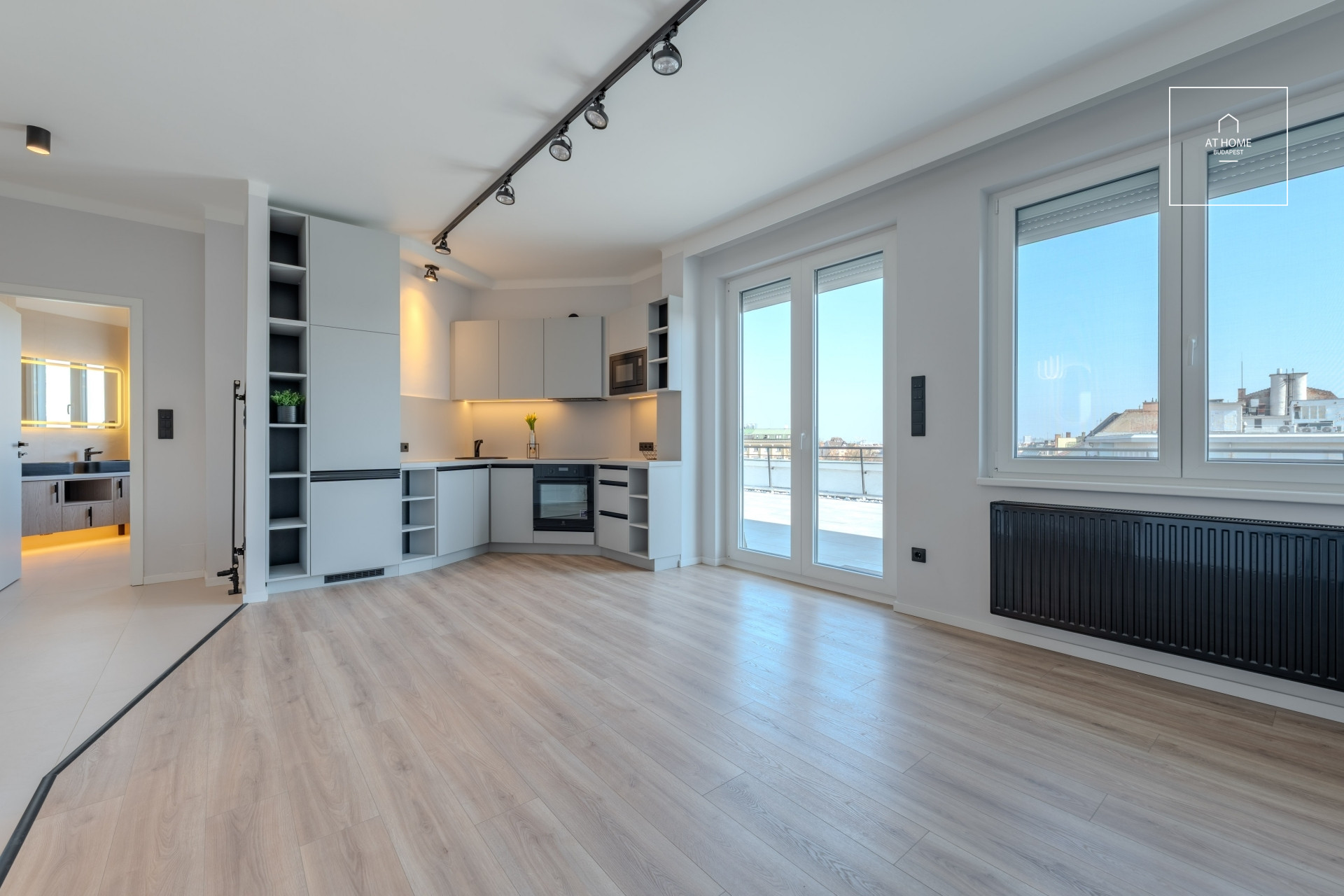 Luxury penthouse apartment with a huge panoramic terrace – District II, Országút, Budapest
