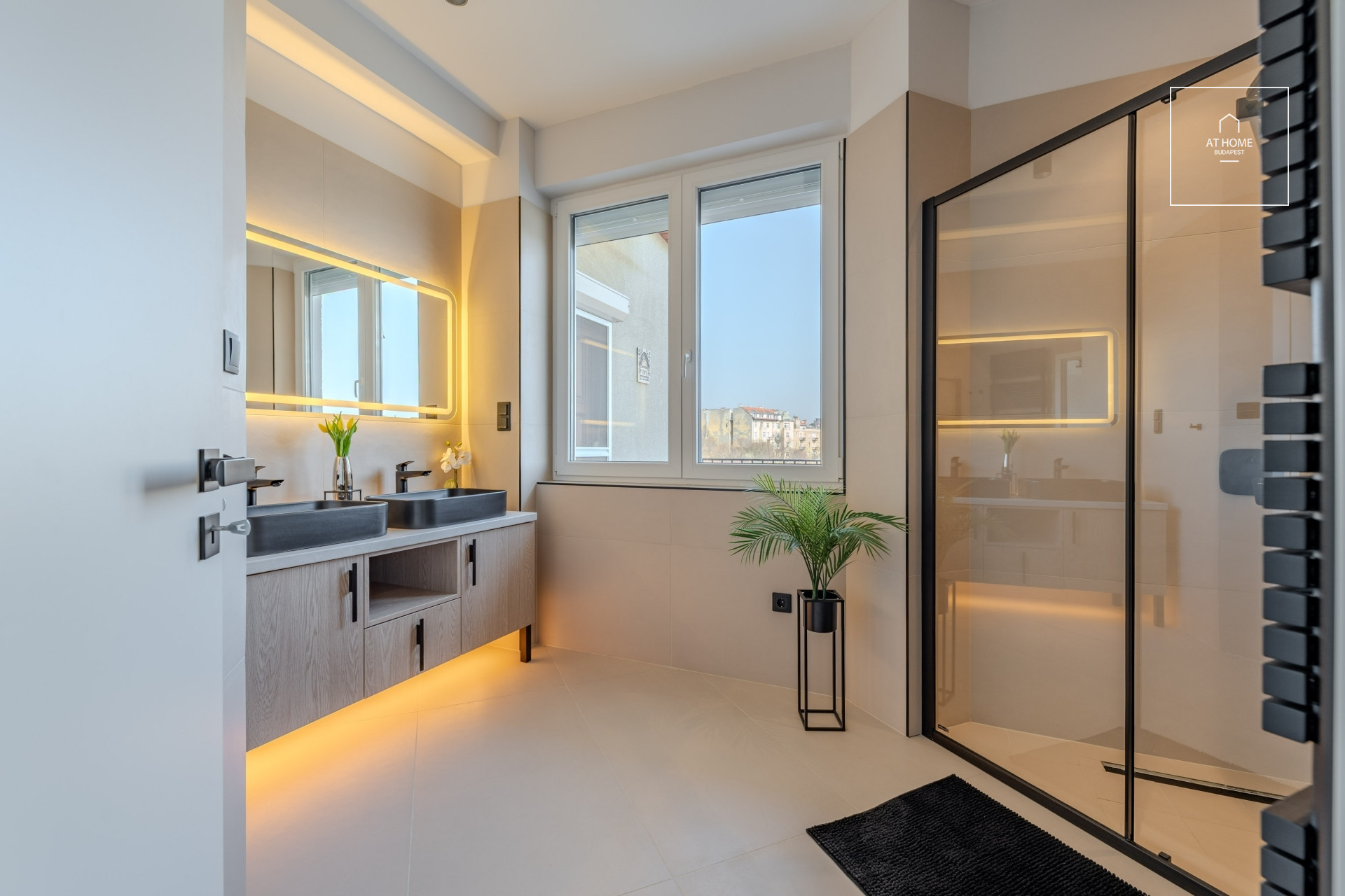 Luxury penthouse apartment with a huge panoramic terrace – District II, Országút, Budapest