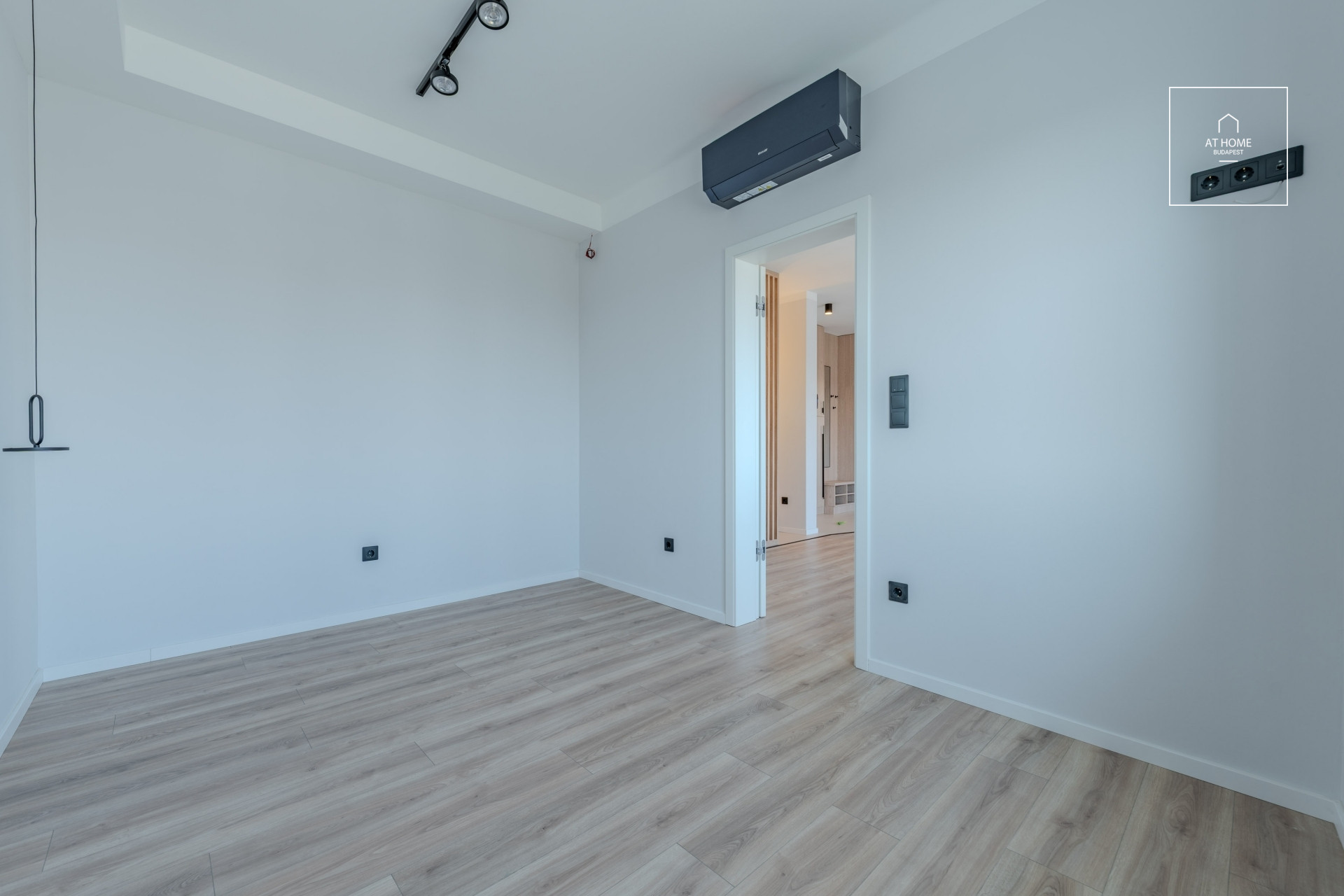 Luxury penthouse apartment with a huge panoramic terrace – District II, Országút, Budapest