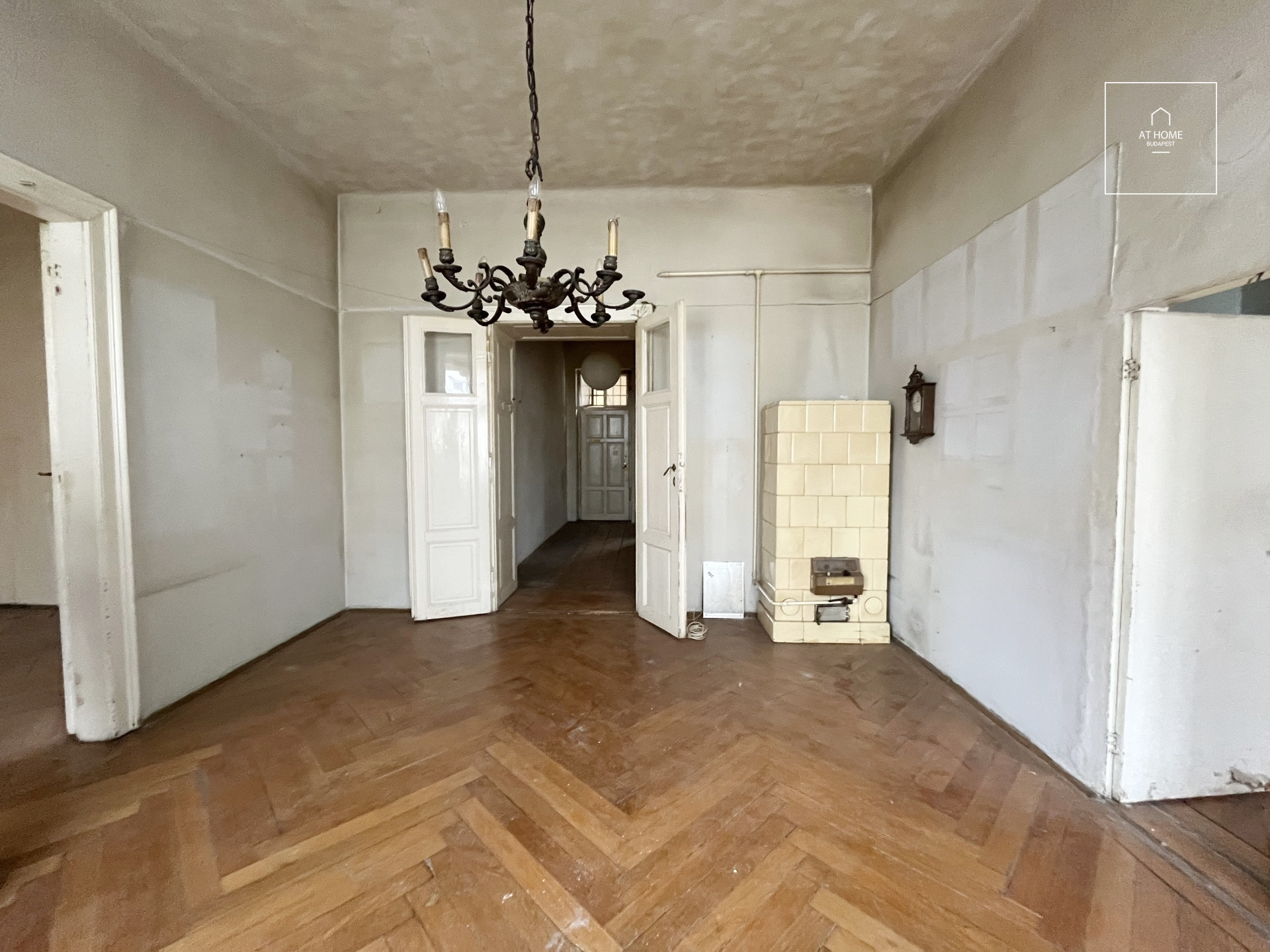 2 bedroom apartment is for sale under the Castle