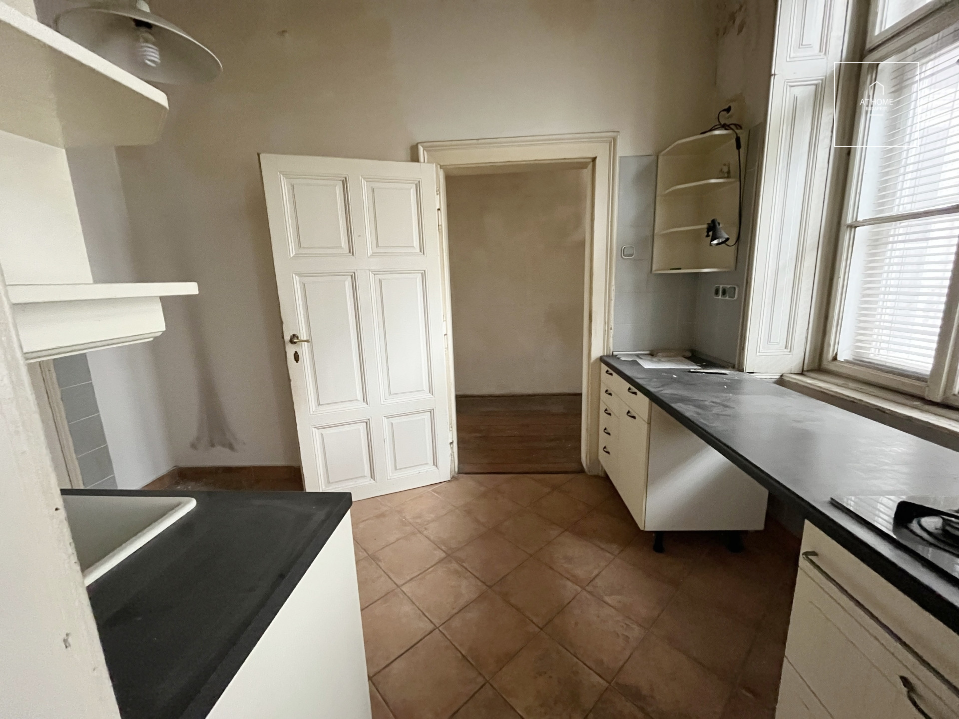 2 bedroom apartment is for sale under the Castle