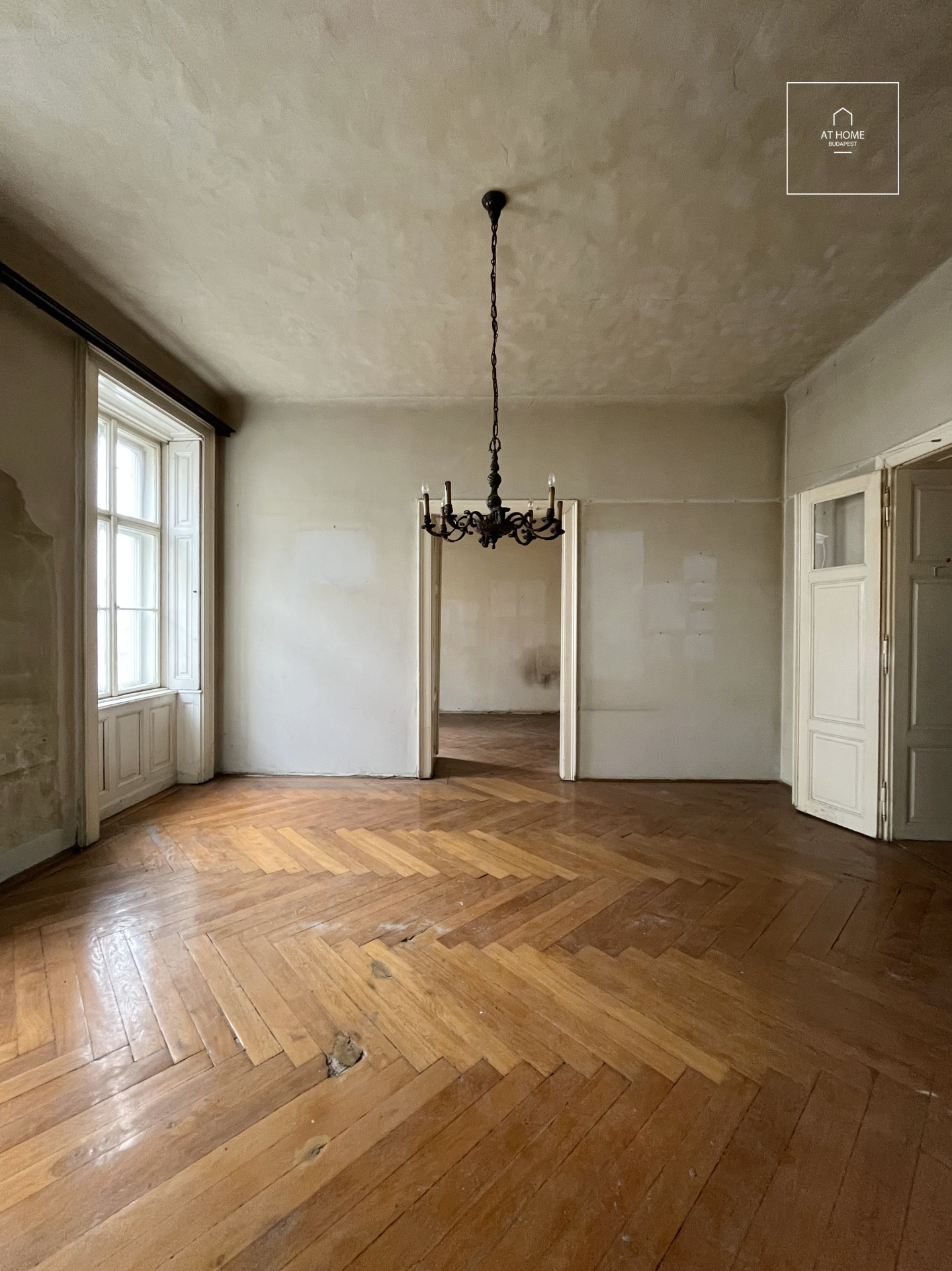 2 bedroom apartment is for sale under the Castle