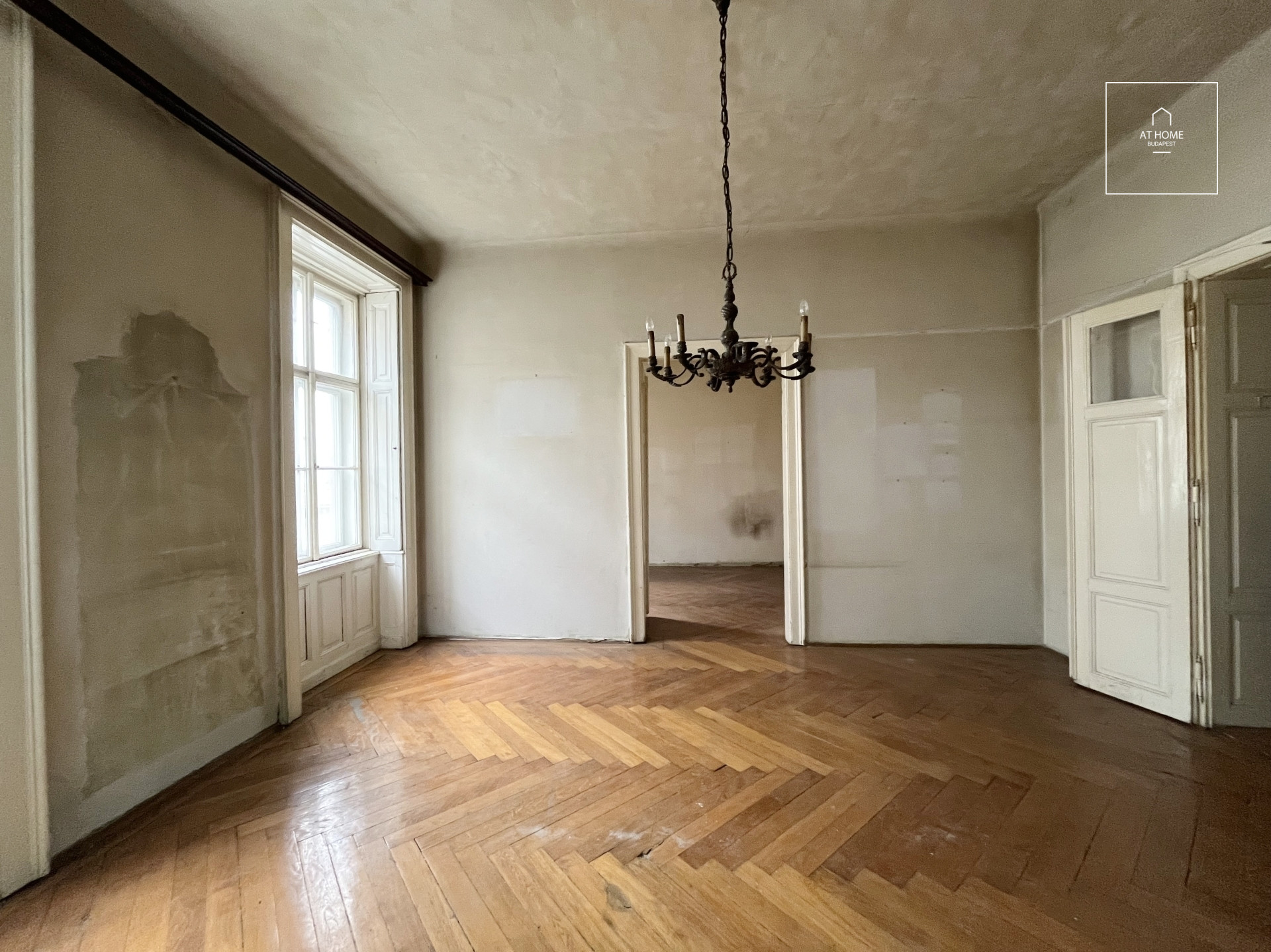 2 bedroom apartment is for sale under the Castle