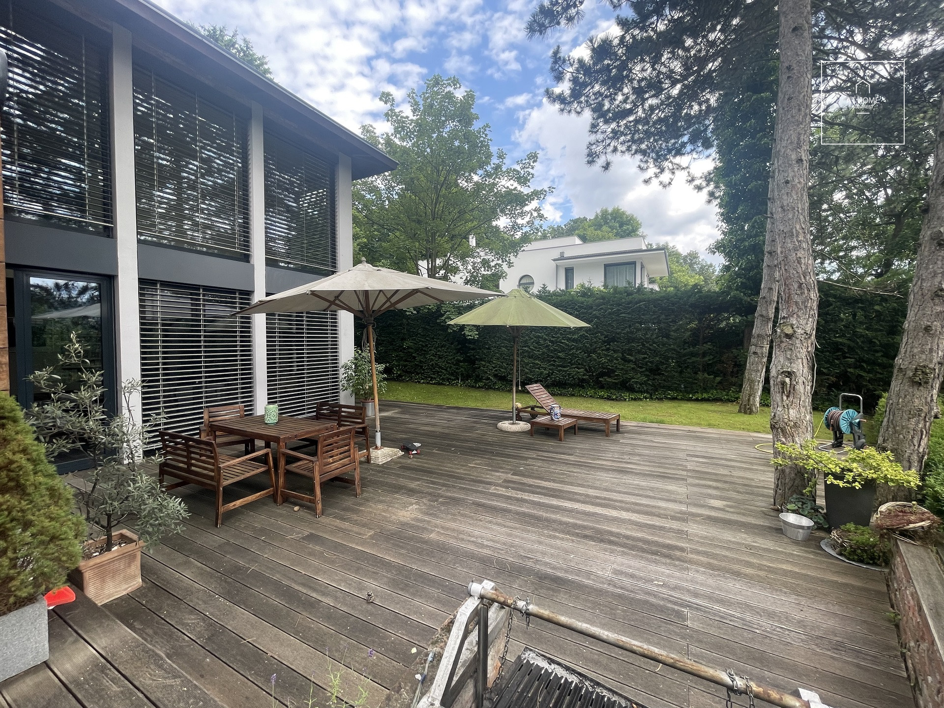 Panorámás 275 nm-es luxus családi ház kilátással a János-hegyre, a II. kerületben