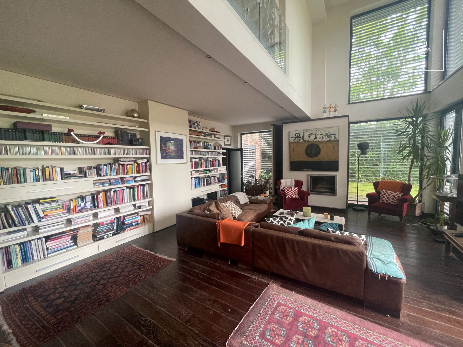 Panoramic 275 sqm luxury family home with views of János Hill, located in Budapest’s 2nd district