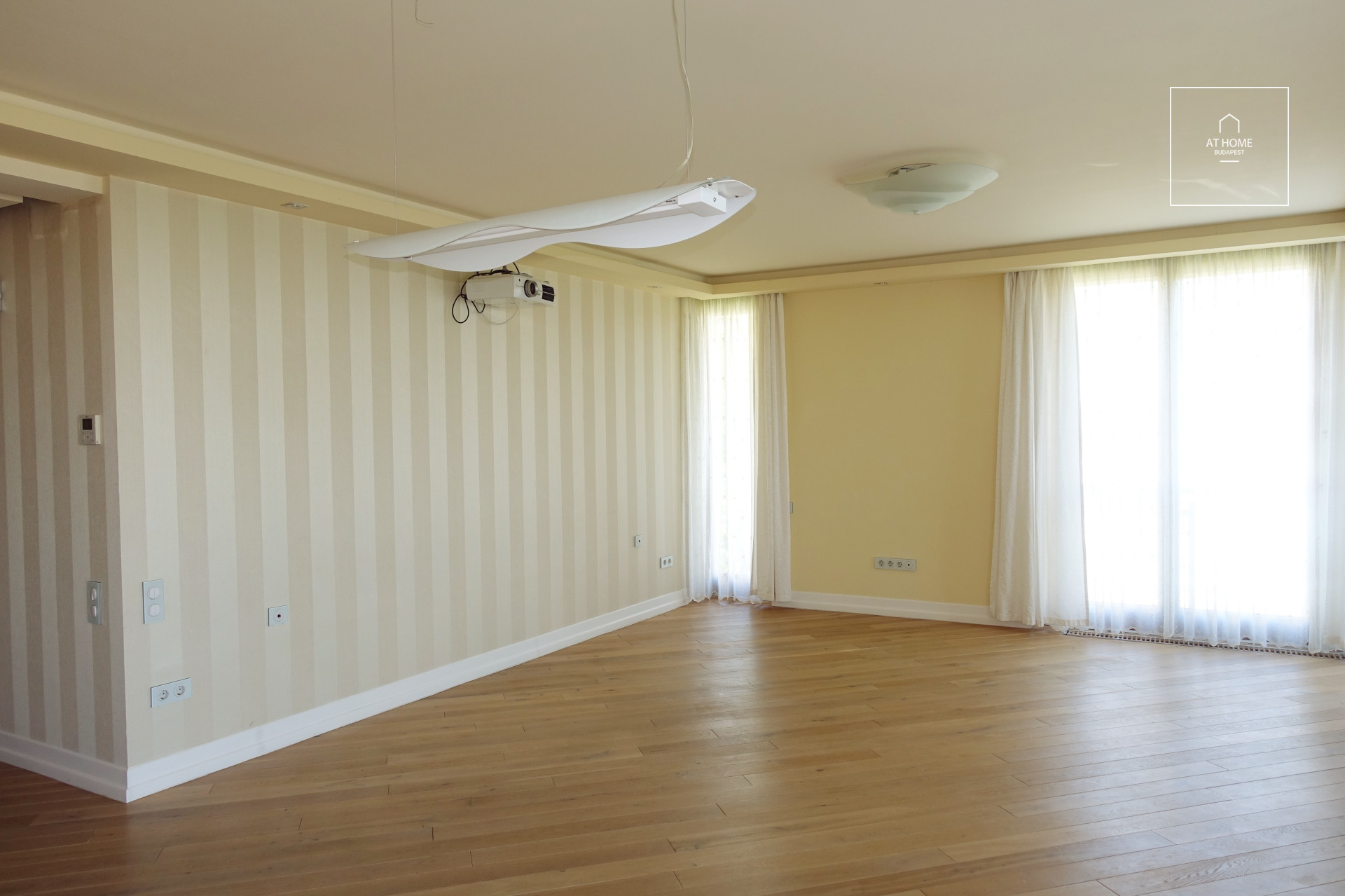 Panoramic Luxury Apartment for Sale – District II, Szemlőhegy