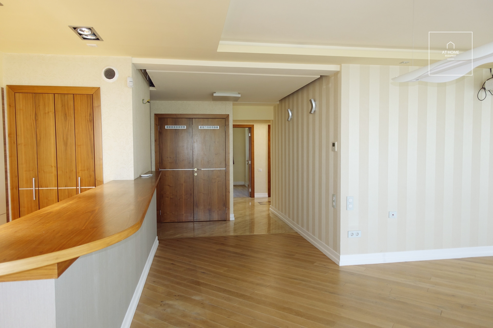 Panoramic Luxury Apartment for Sale – District II, Szemlőhegy