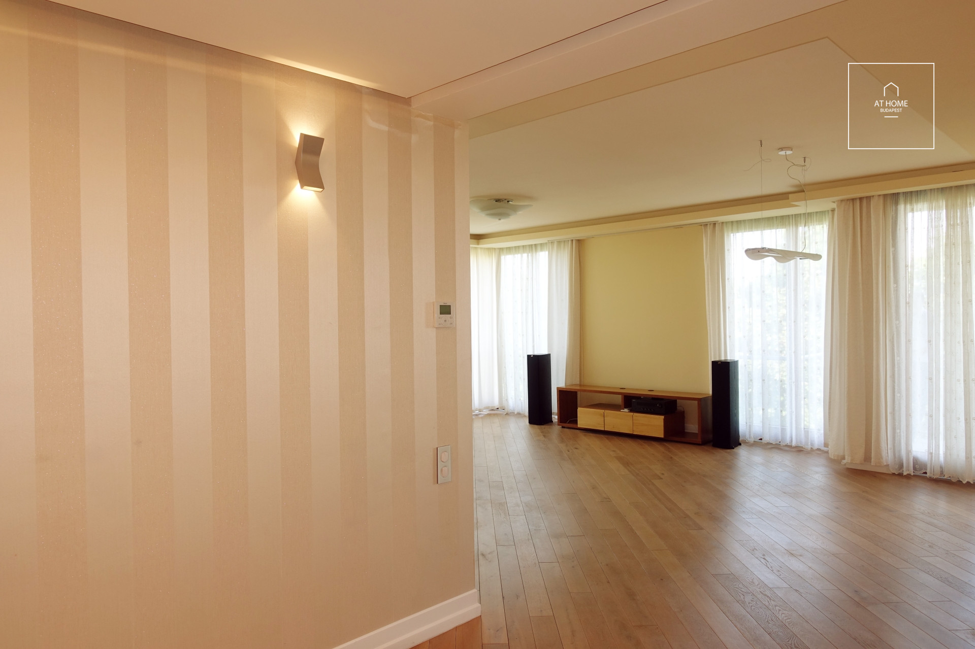 Panoramic Luxury Apartment for Sale – District II, Szemlőhegy