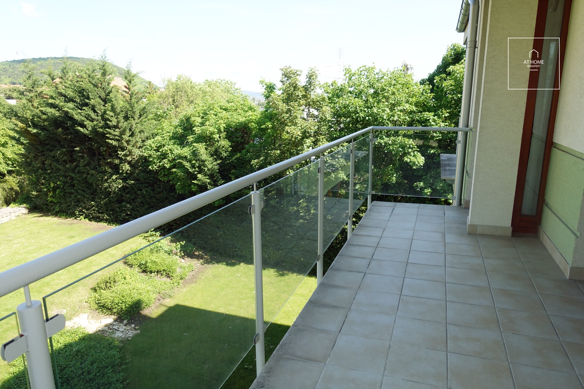 Panoramic Luxury Apartment for Sale – District II, Szemlőhegy