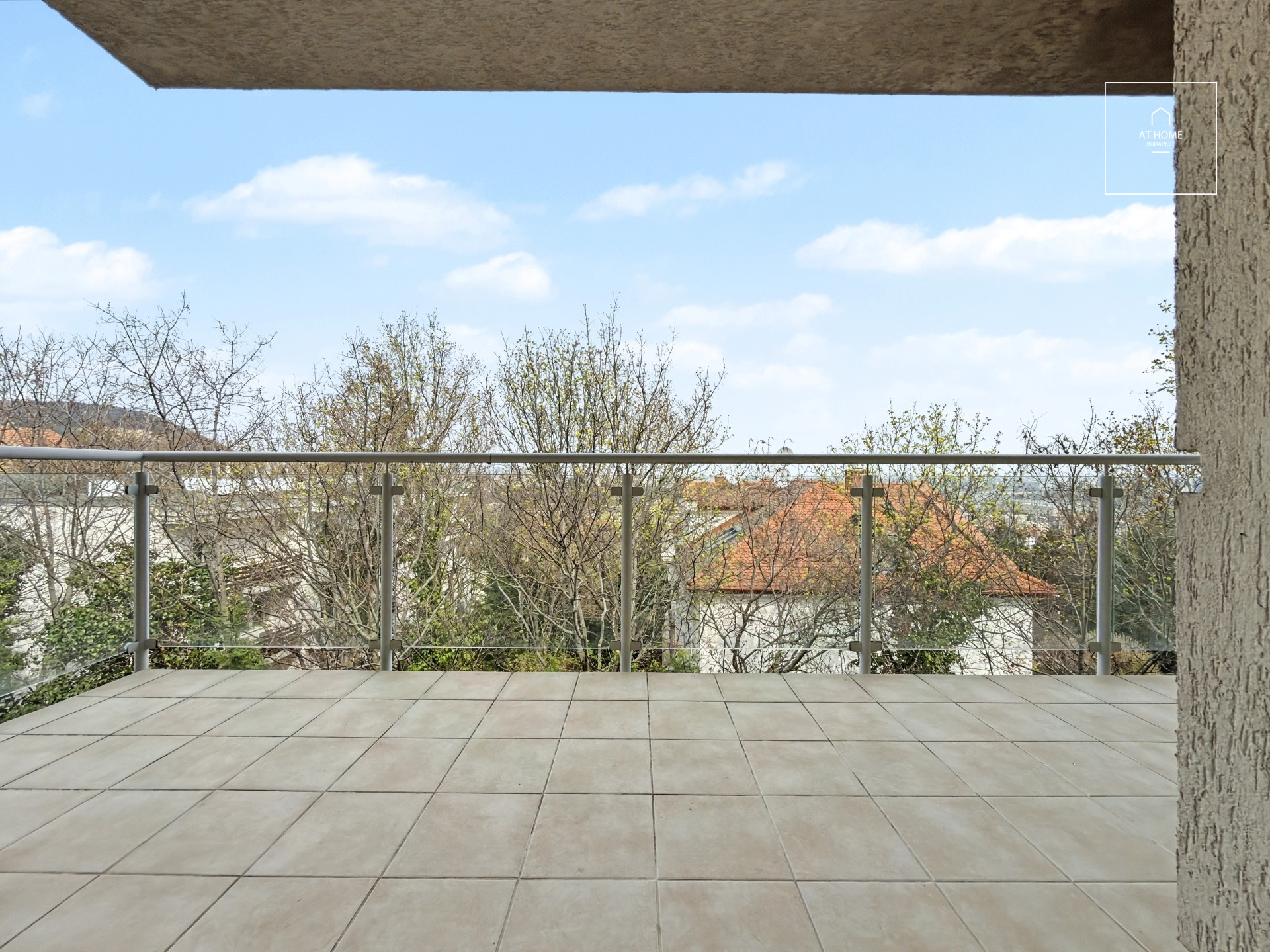 Panoramic Luxury Apartment for Sale – District II, Szemlőhegy