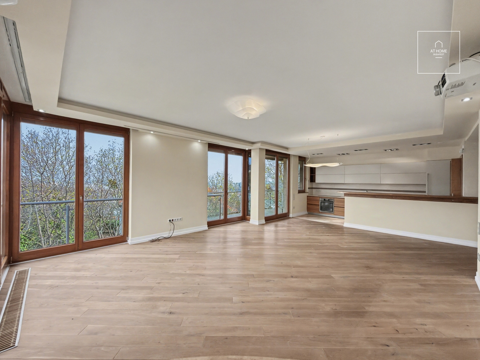 Panoramic Luxury Apartment for Sale – District II, Szemlőhegy