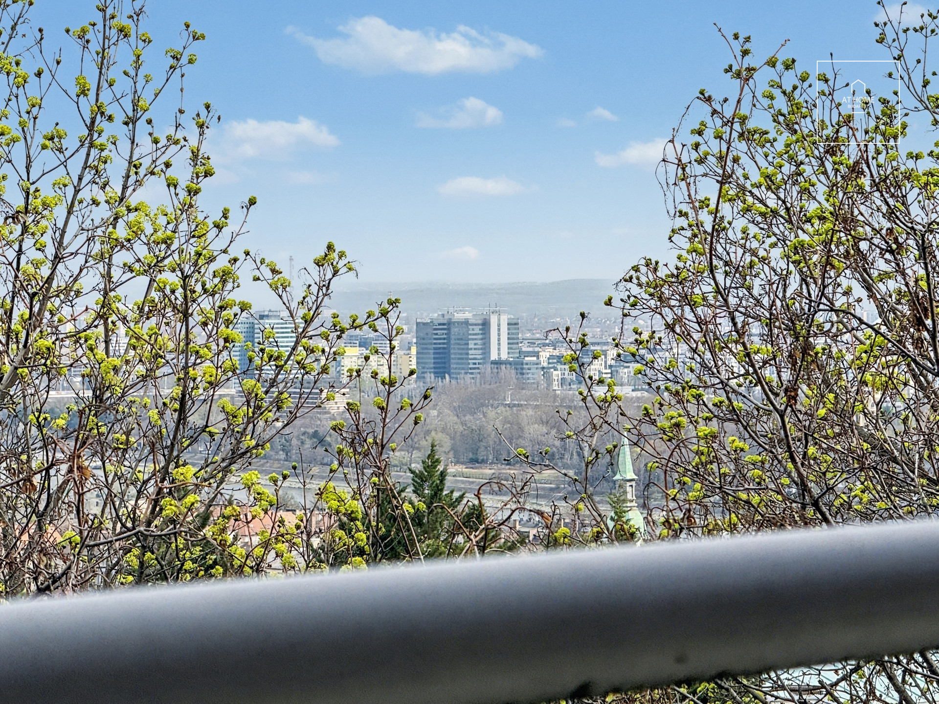 Panoramic Luxury Apartment for Sale – District II, Szemlőhegy