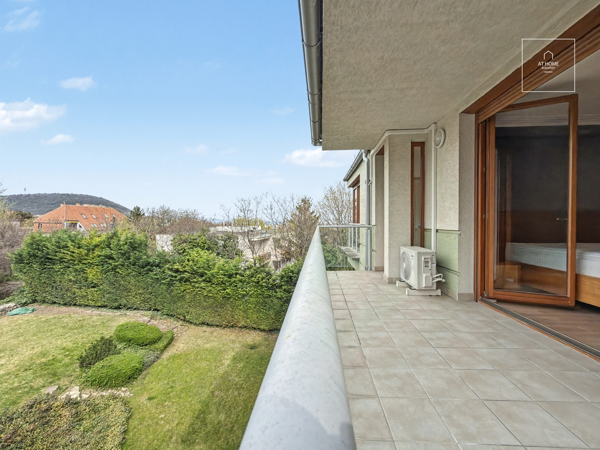 Panoramic Luxury Apartment for Sale – District II, Szemlőhegy