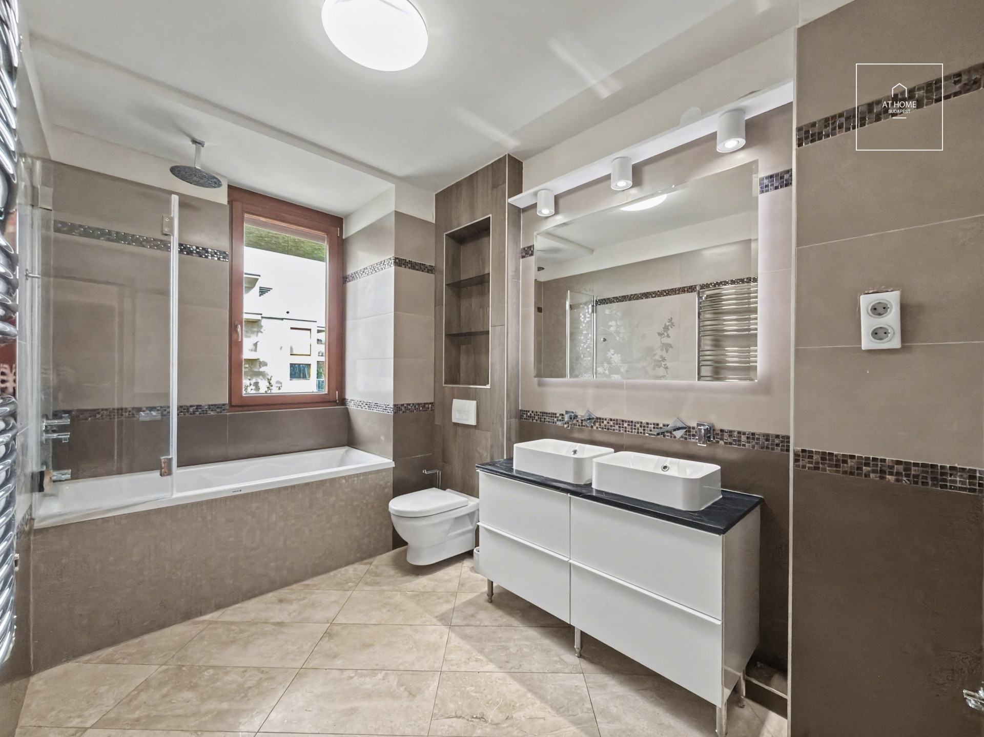 Panoramic Luxury Apartment for Sale – District II, Szemlőhegy