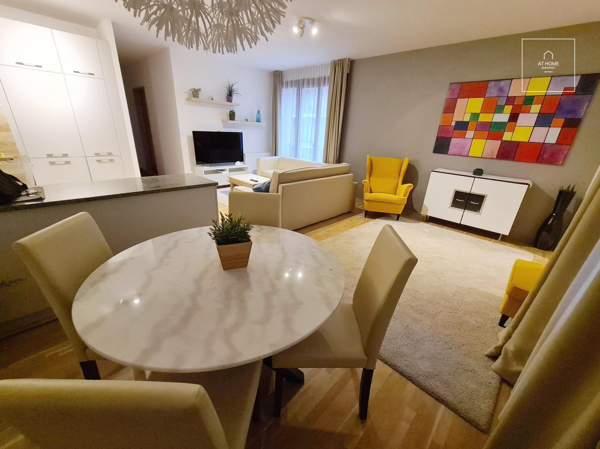 Exclusive 72 m², 2-bedroom apartment with balcony in District VII