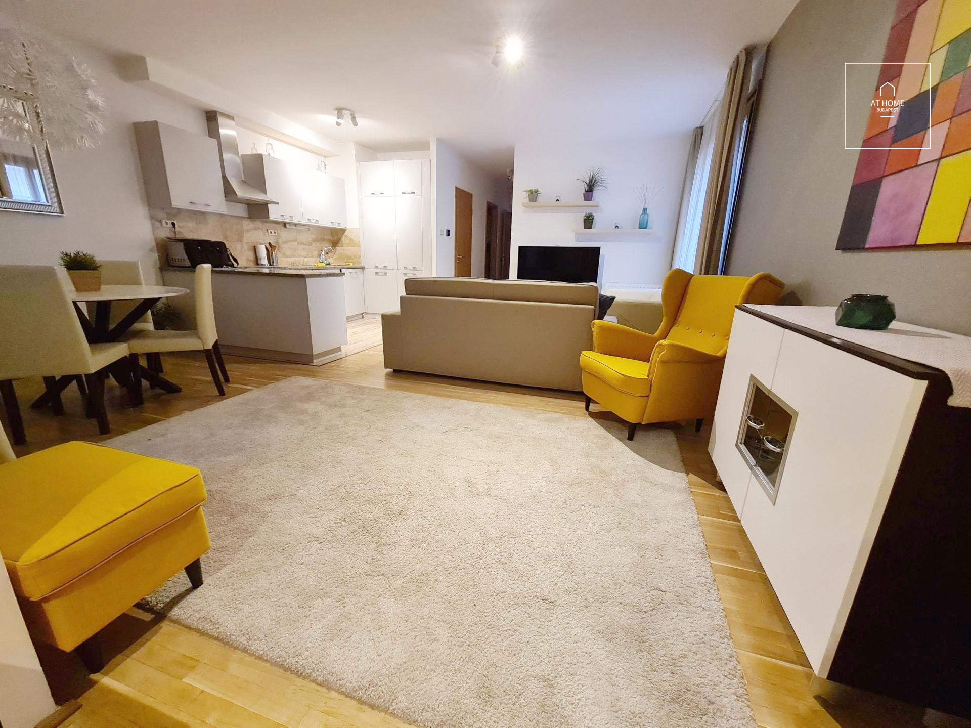 Exclusive 72 m², 2-bedroom apartment with balcony in District VII