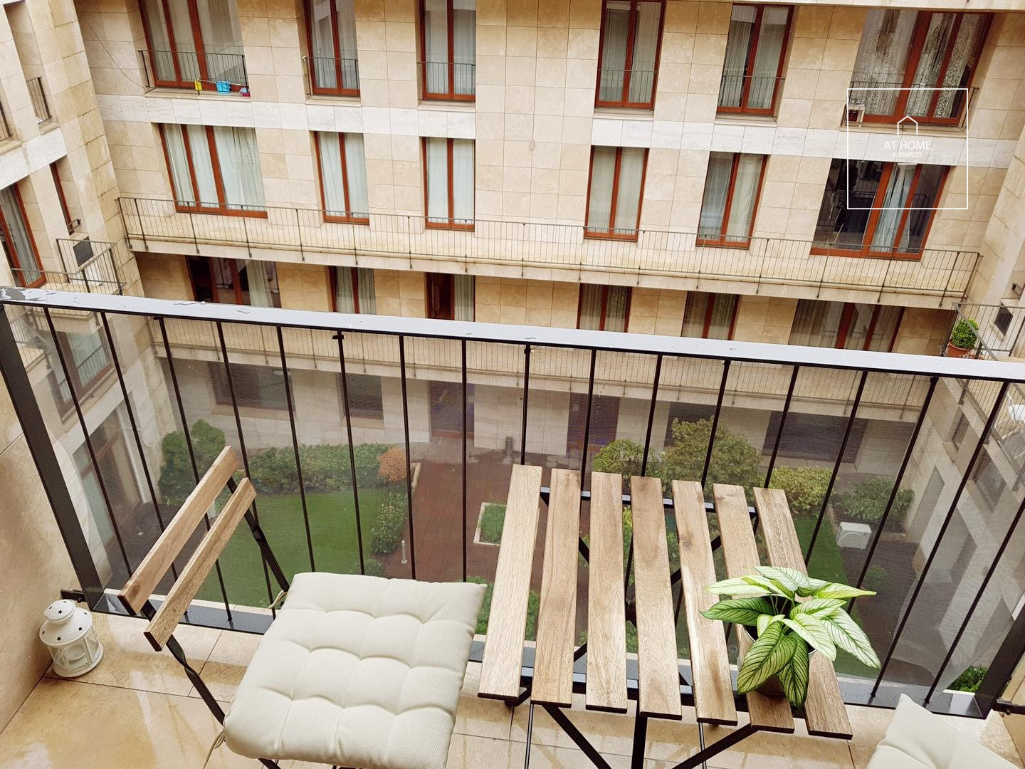 Exclusive 72 m², 2-bedroom apartment with balcony in District VII