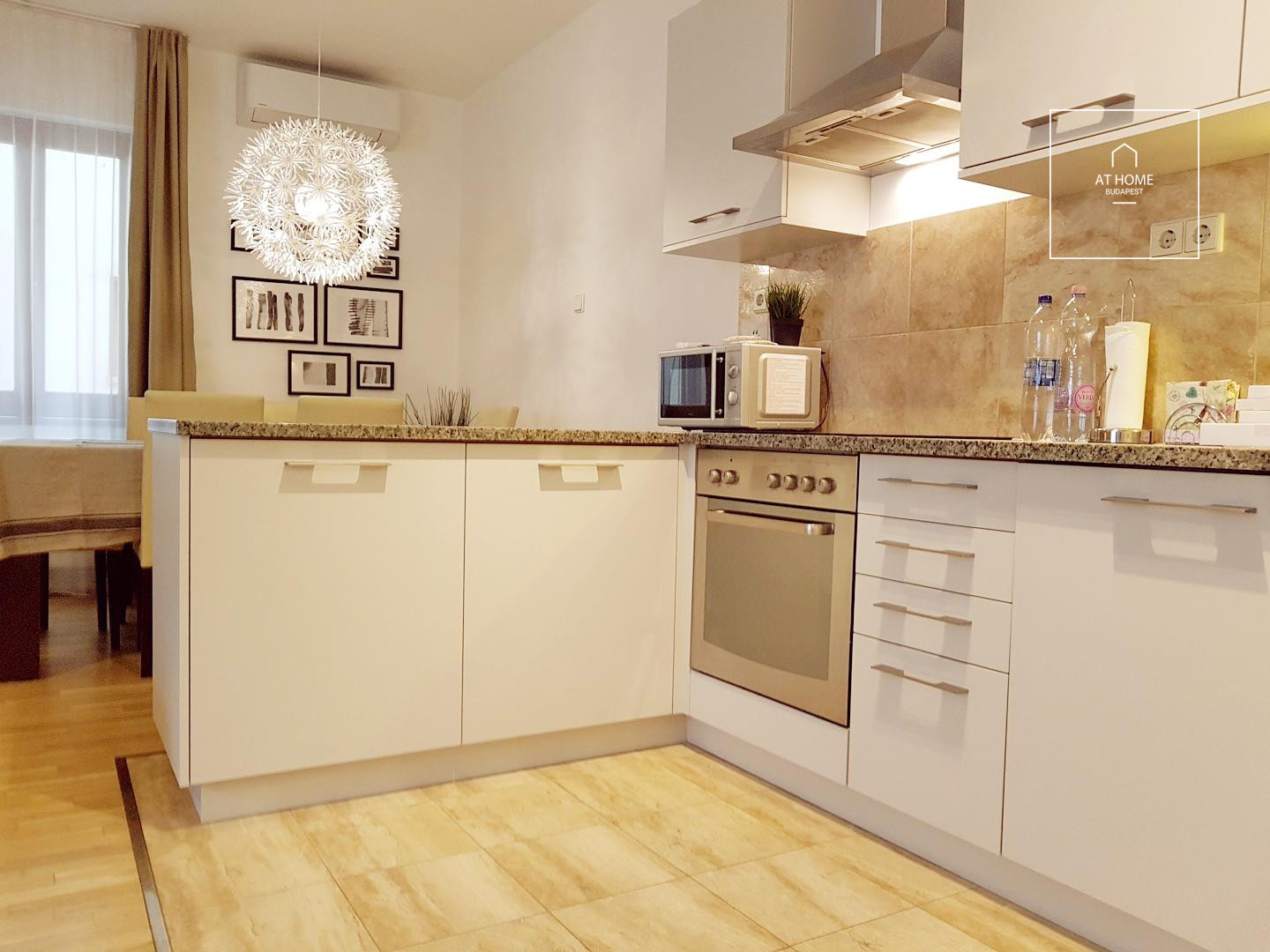 Exclusive 72 m², 2-bedroom apartment with balcony in District VII