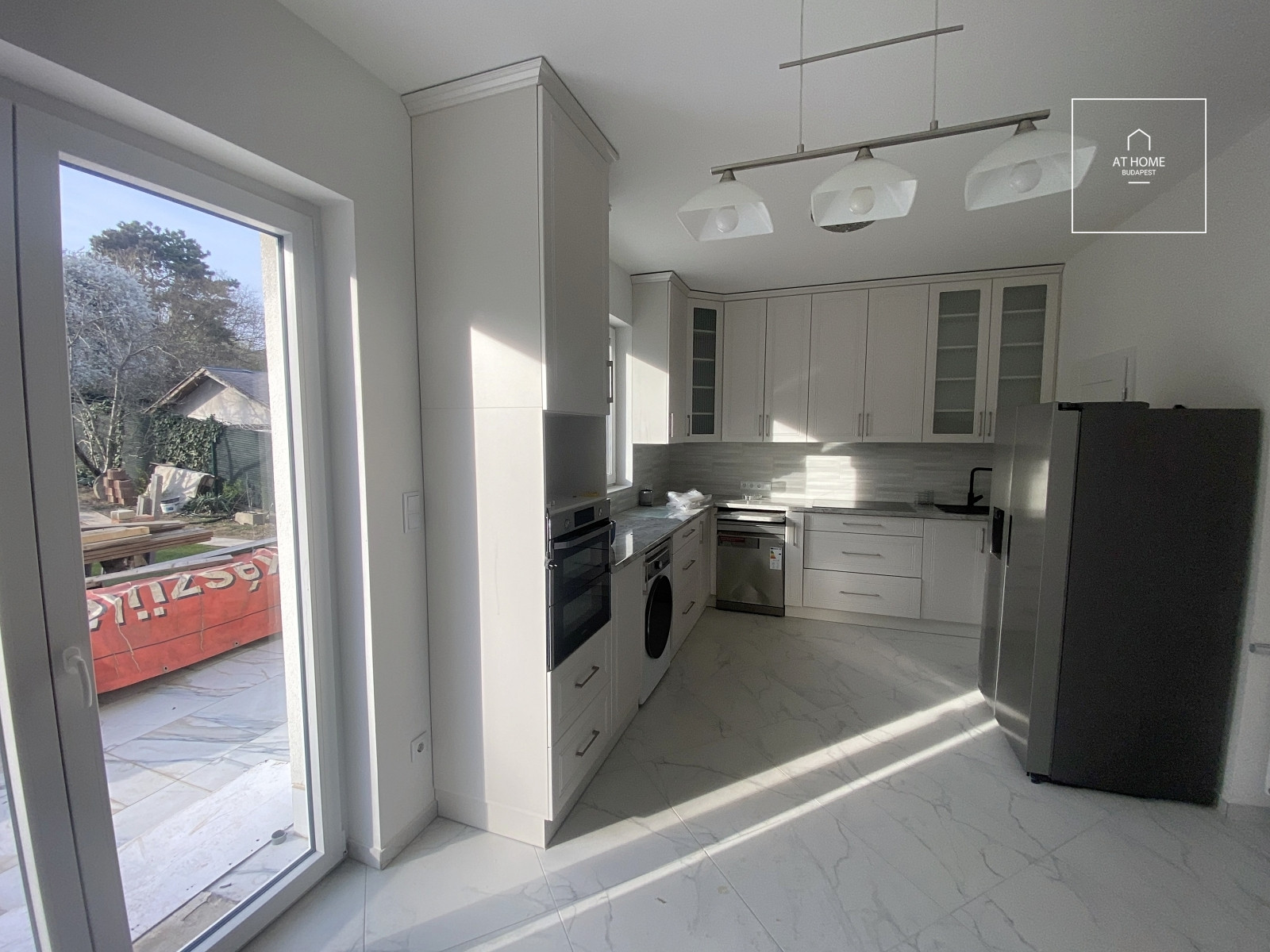 Renovated three-bedroom apartment with terrace and garden access in District XII, Orbánhegy